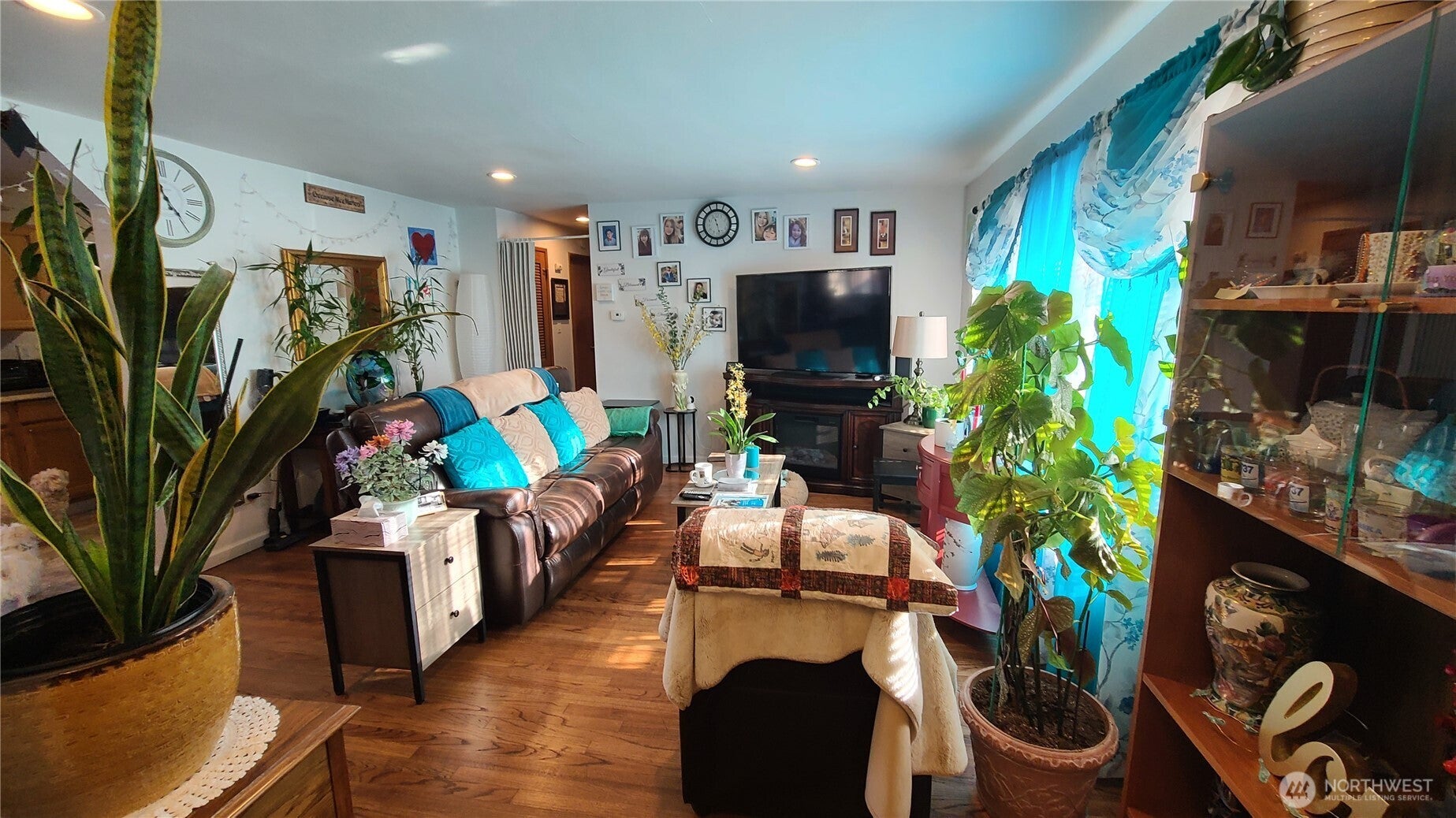 Tacoma, Washington, 98409, United States, ,Residential,For Sale,2008818