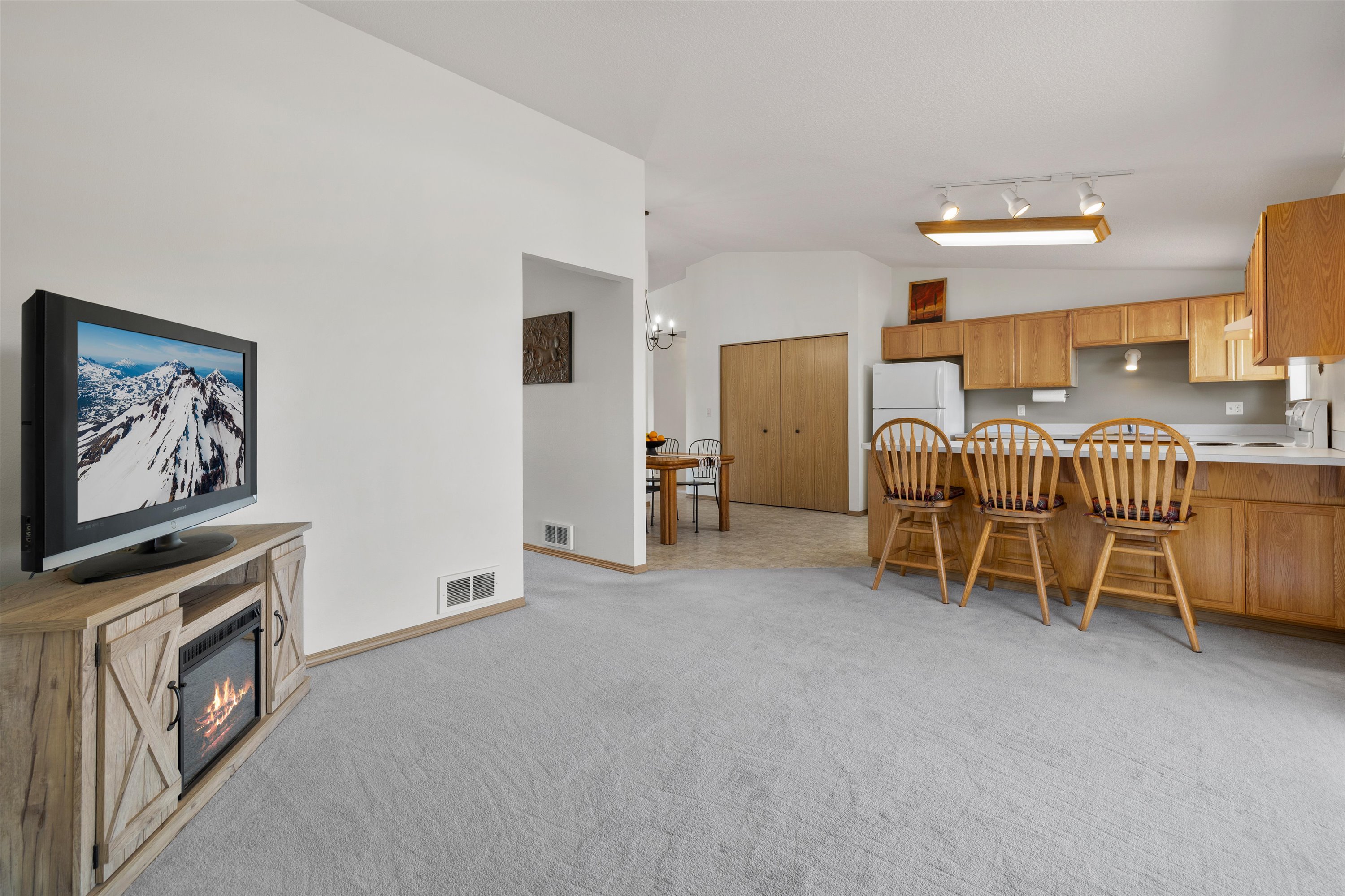 Prineville, Oregon, 97754, United States, 3 Bedrooms Bedrooms, ,2 BathroomsBathrooms,Residential,For Sale,1849917