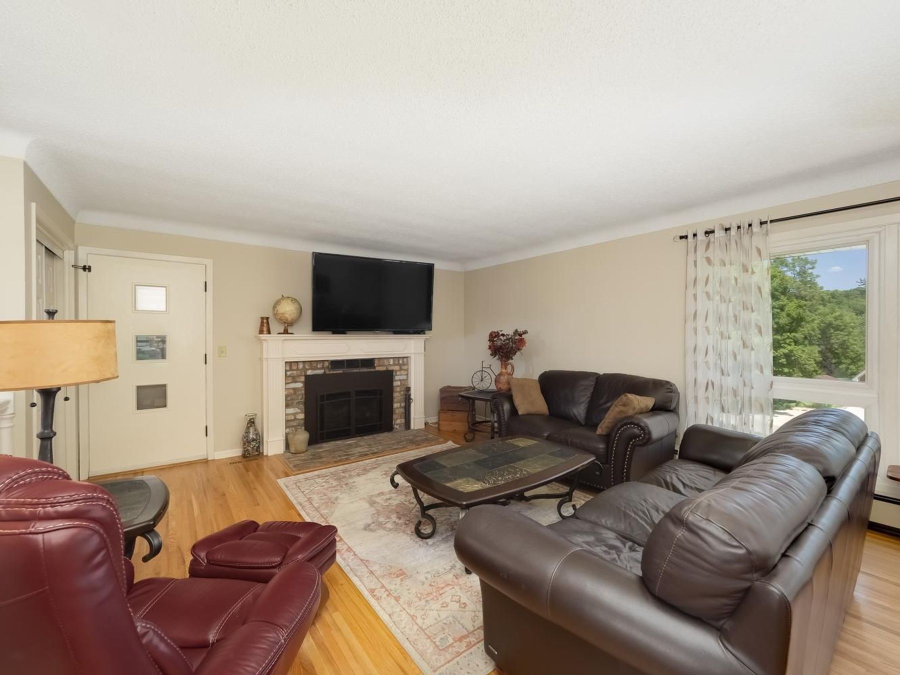  Beautifully Maintained Living with Maple Lake Views - 物件實景