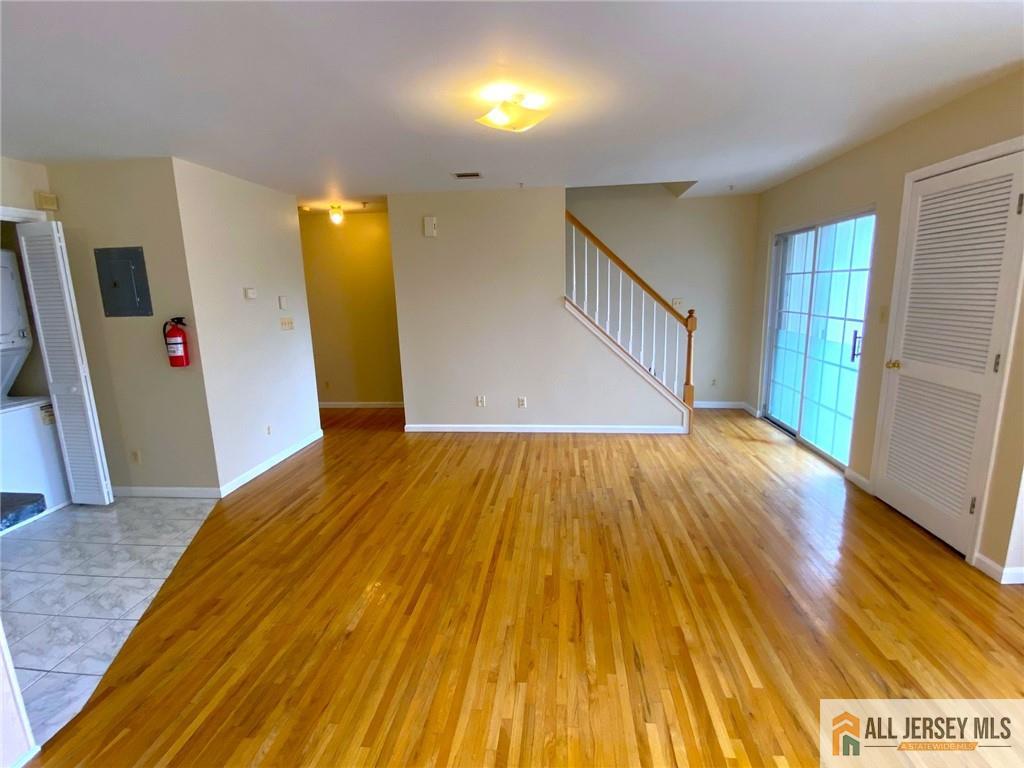 Newark, New Jersey, 07105, United States, 2 Bedrooms Bedrooms, ,3 BathroomsBathrooms,Residential,For Sale,2003519