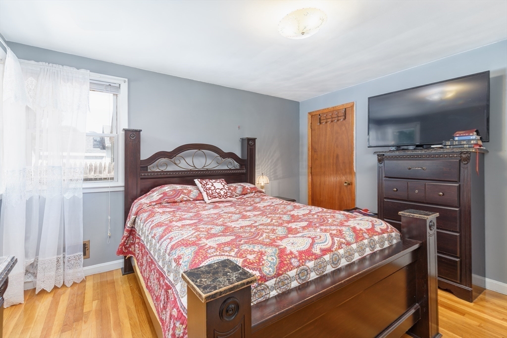 Waltham, Massachusetts, 02451, United States, 3 Bedrooms Bedrooms, ,2 BathroomsBathrooms,Residential,For Sale,1894263