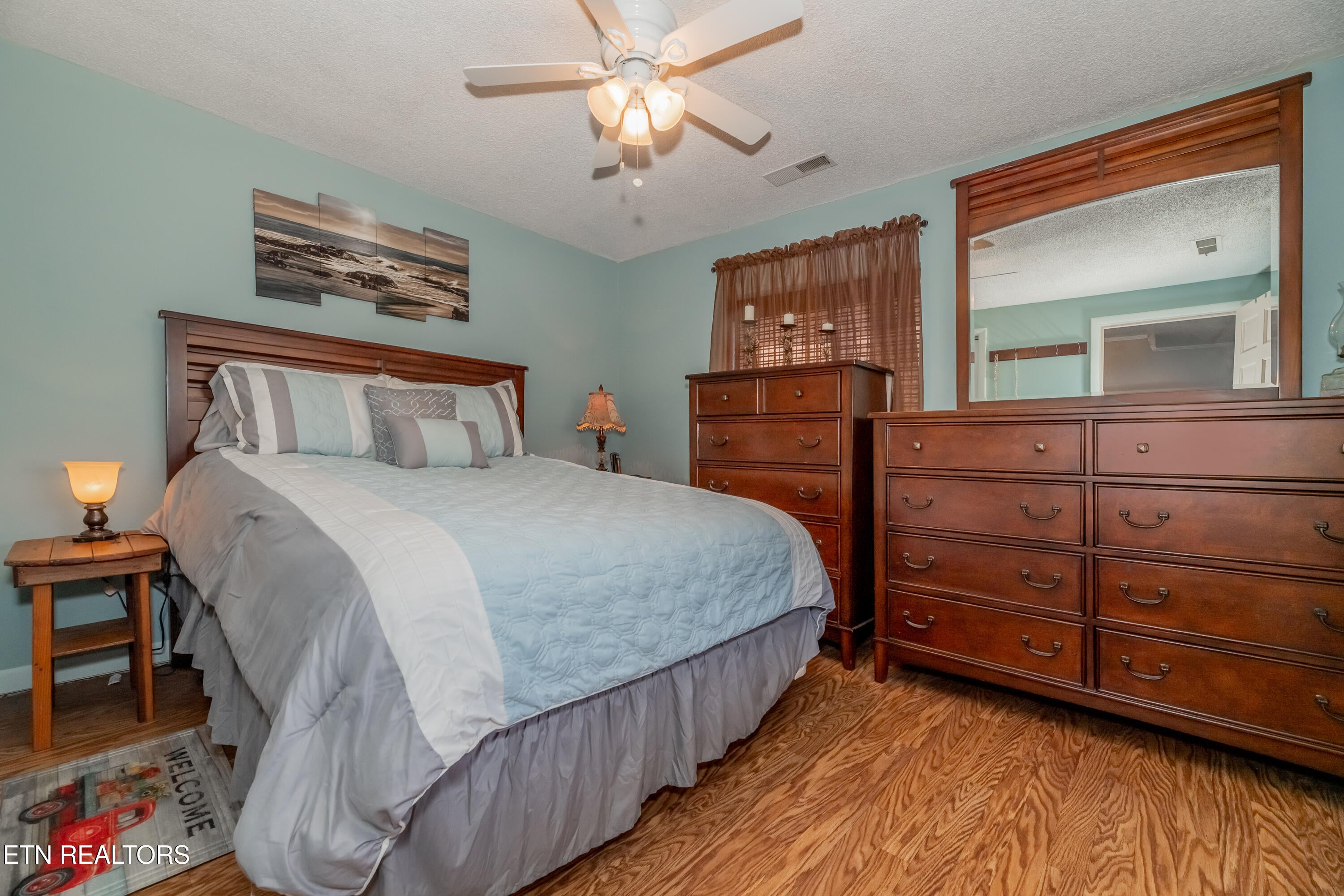 Kingston, Tennessee, 37763, United States, 4 Bedrooms Bedrooms, ,2 BathroomsBathrooms,Residential,For Sale,1850239