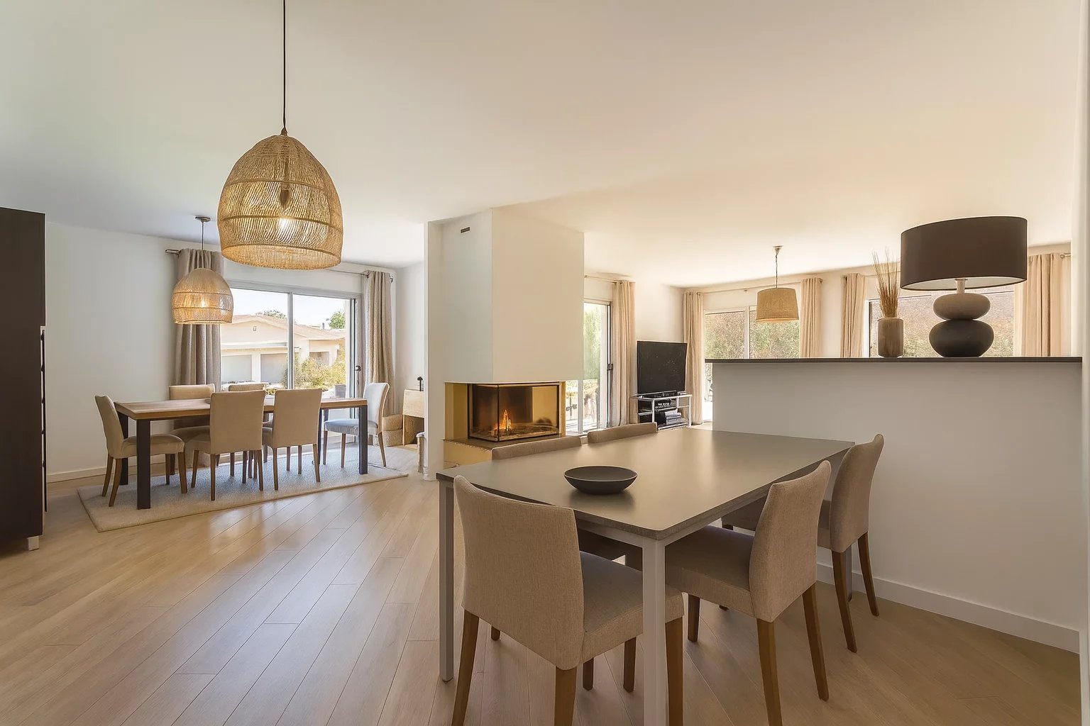 Francheville, Auvergne-Rhône-Alpes, 69340, FR, 6 Bedrooms Bedrooms, ,Residential,For Sale,1942324