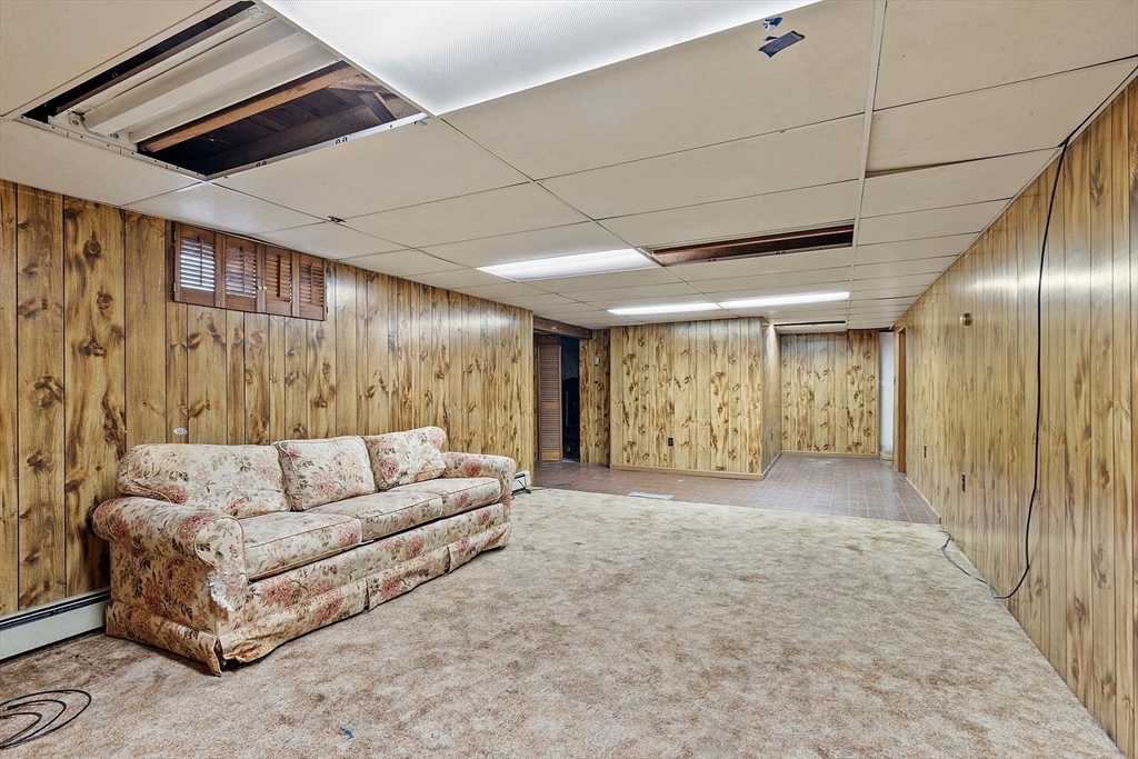 Littleton, Massachusetts, 01460, United States, 3 Bedrooms Bedrooms, ,1 BathroomBathrooms,Residential,For Sale,1991469