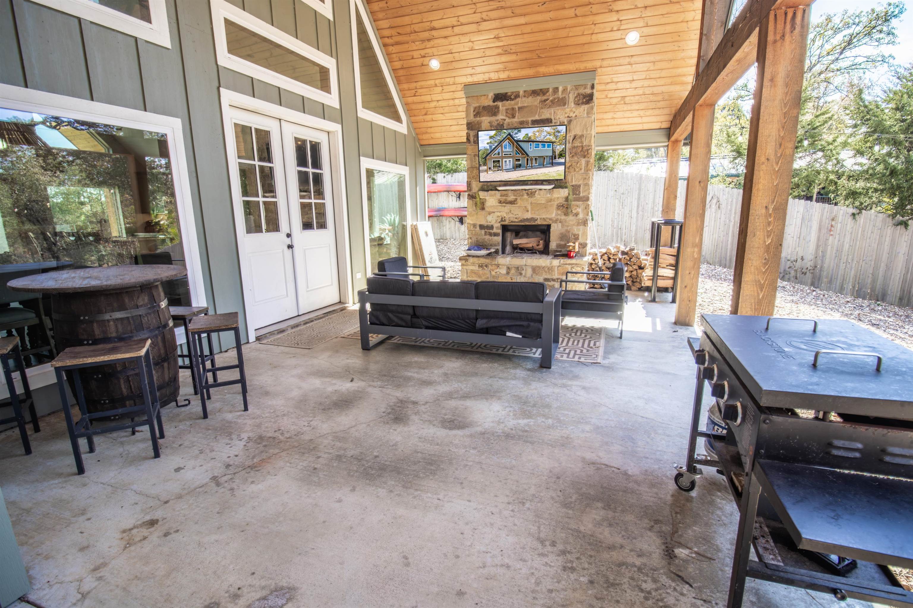 Jefferson, Texas, 75657, United States, 3 Bedrooms Bedrooms, ,3 BathroomsBathrooms,Residential,For Sale,2005348