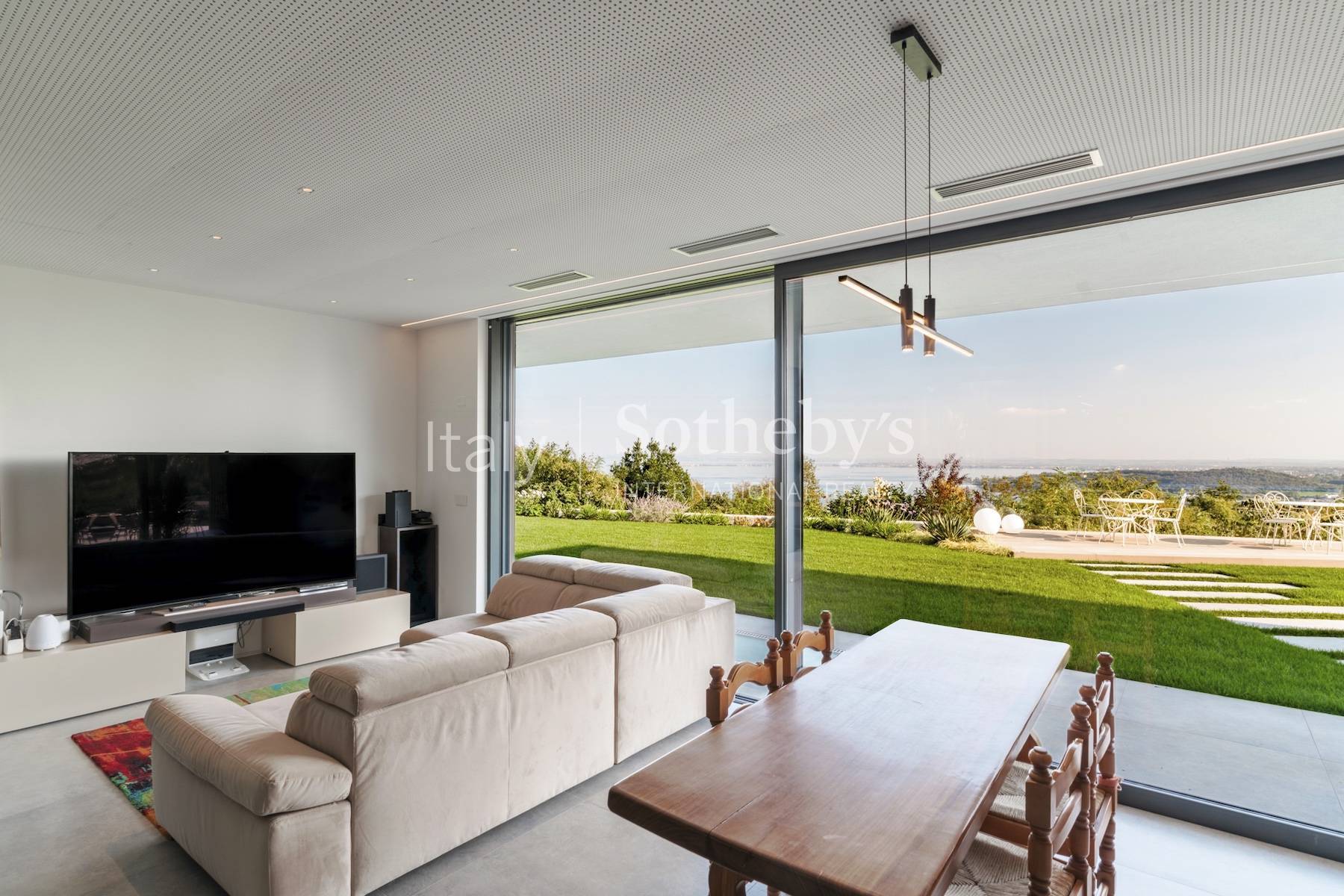  Exclusive modern villa with panoramic lake views - 物件實景