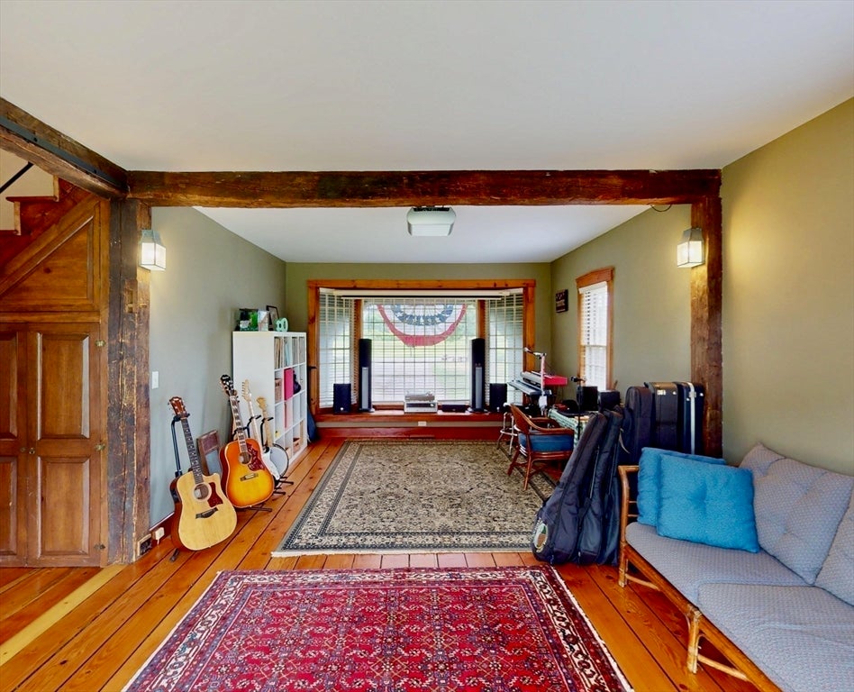 Hadley, Massachusetts, 01035, United States, 5 Bedrooms Bedrooms, ,3 BathroomsBathrooms,Residential,For Sale,1885251
