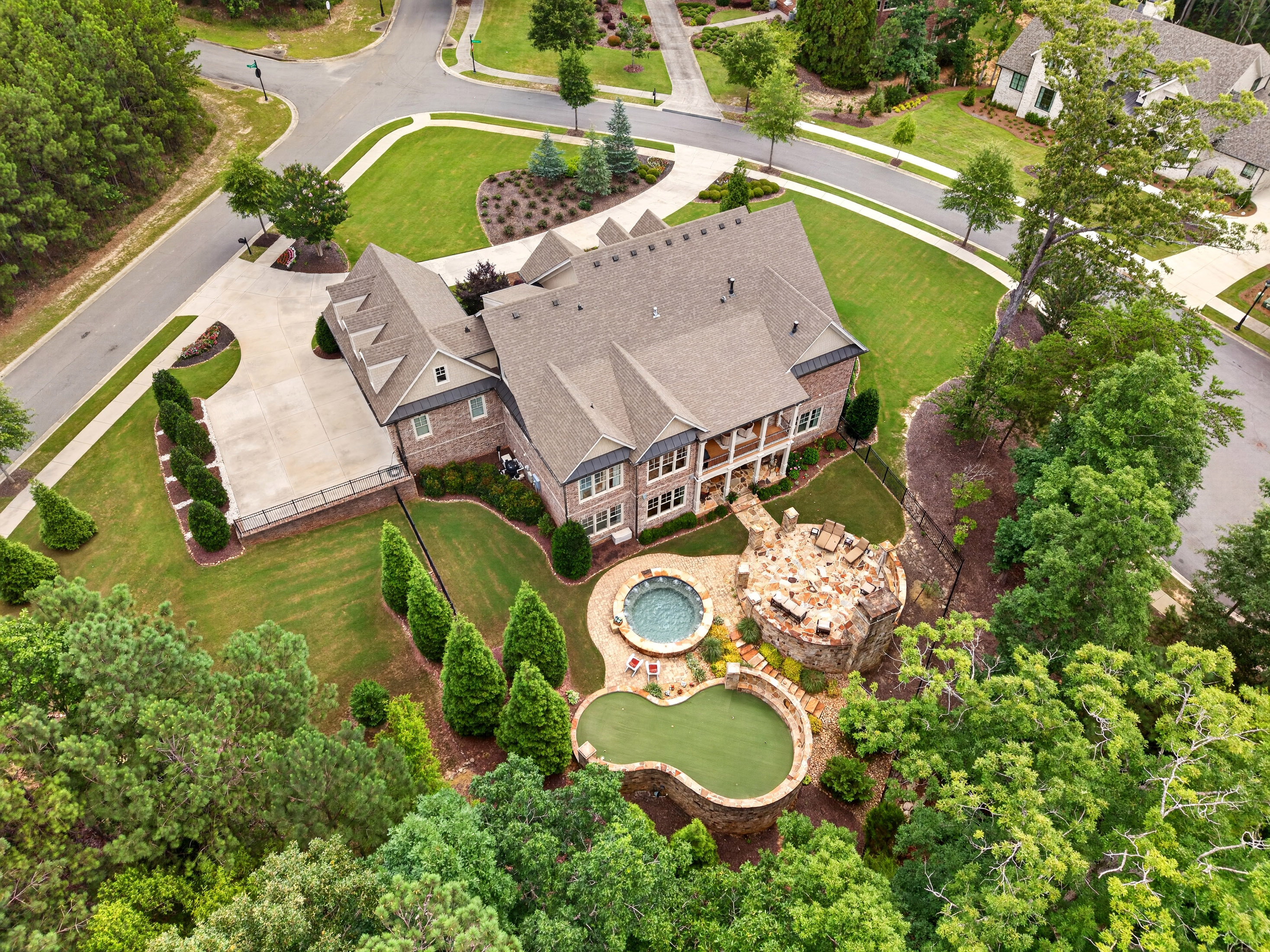  Experience Refined Estate Living in this Exceptional All-Brick and Stone Ranch - 物件實景