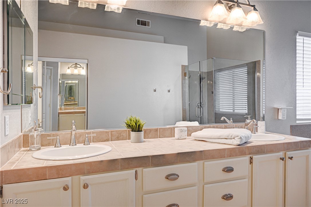 Las Vegas, Nevada, 89134, United States, 4 Bedrooms Bedrooms, ,3 BathroomsBathrooms,Residential,For Sale,1998518