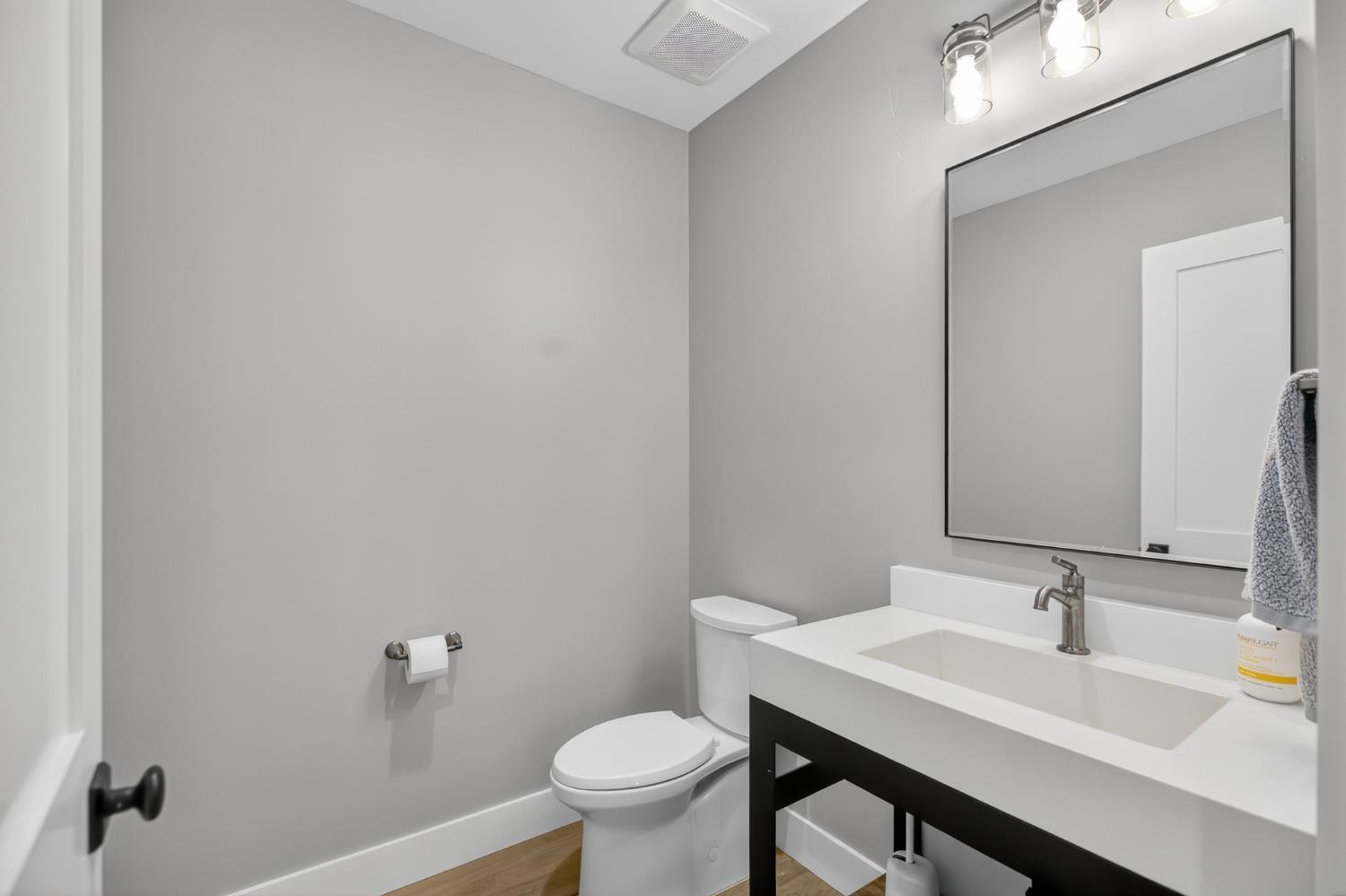 Sacramento, California, 95816, United States, 3 Bedrooms Bedrooms, ,5 BathroomsBathrooms,Residential,For Sale,1978117