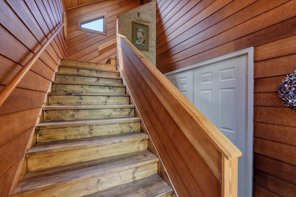 Hayesville, North Carolina, 28904, United States, 3 Bedrooms Bedrooms, ,4 BathroomsBathrooms,Residential,For Sale,1919513