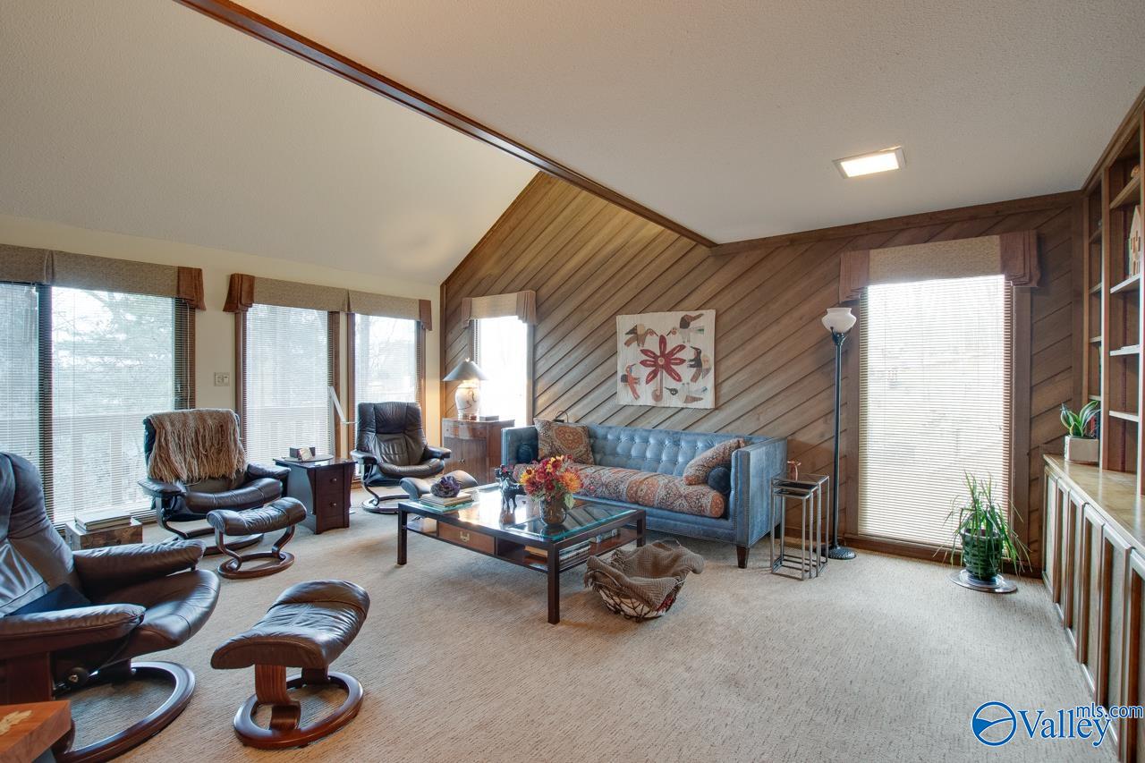 Huntsville, Alabama, 35802, United States, 4 Bedrooms Bedrooms, ,3 BathroomsBathrooms,Residential,For Sale,1996738