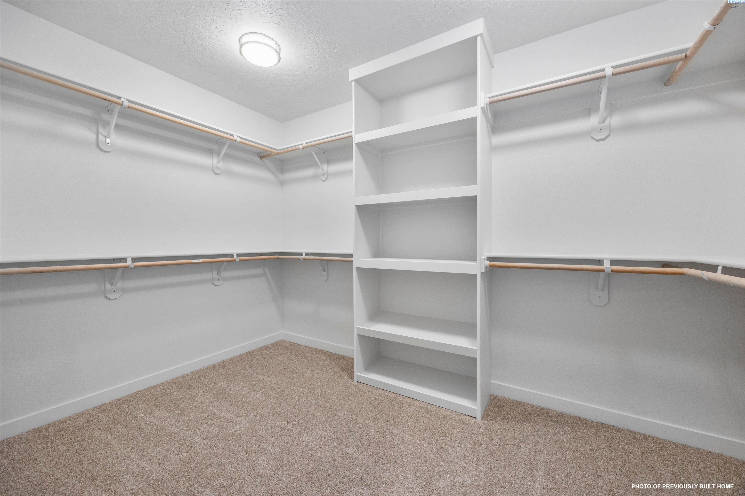 Prosser, Washington, 99350, United States, 5 Bedrooms Bedrooms, ,3 BathroomsBathrooms,Residential,For Sale,1924139