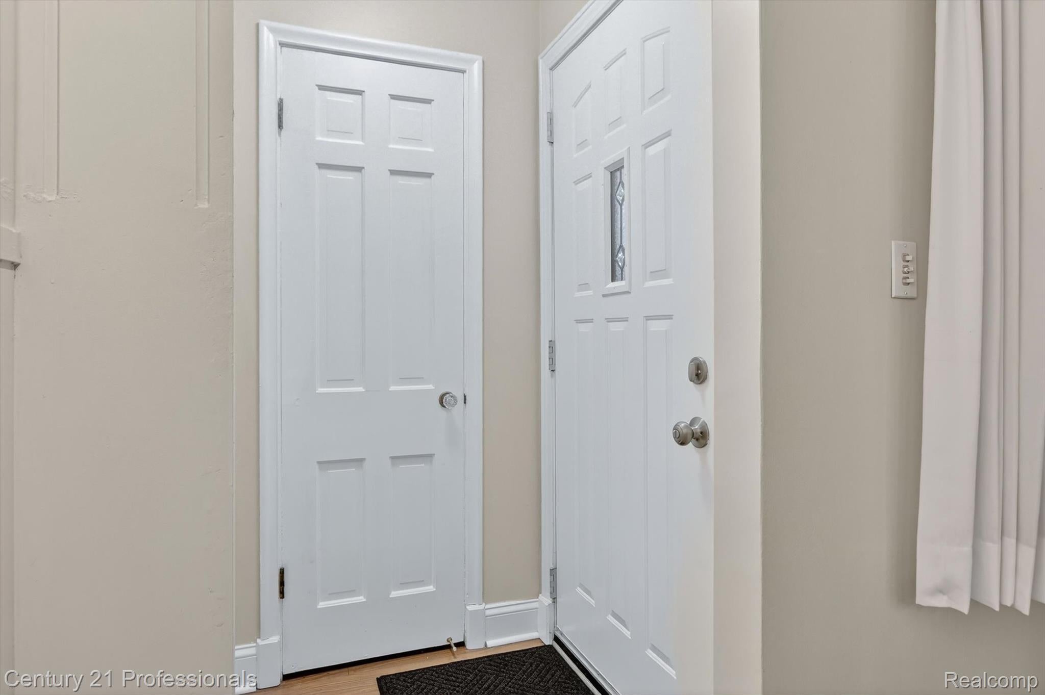 AnnArbor, Michigan, 48103, United States, 3 Bedrooms Bedrooms, ,2 BathroomsBathrooms,Residential,For Sale,2038330