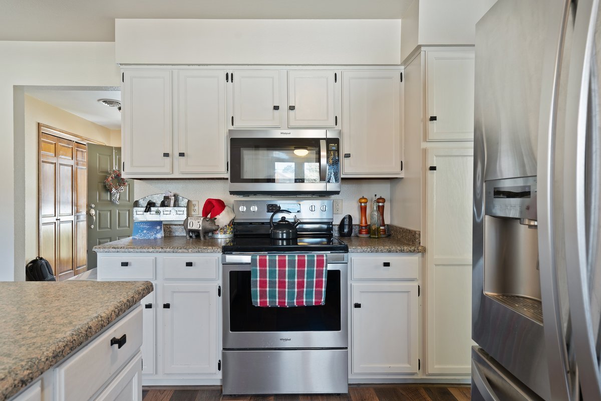 Cheyenne, Wyoming, 82009, United States, 5 Bedrooms Bedrooms, ,3 BathroomsBathrooms,Residential,For Sale,2006392