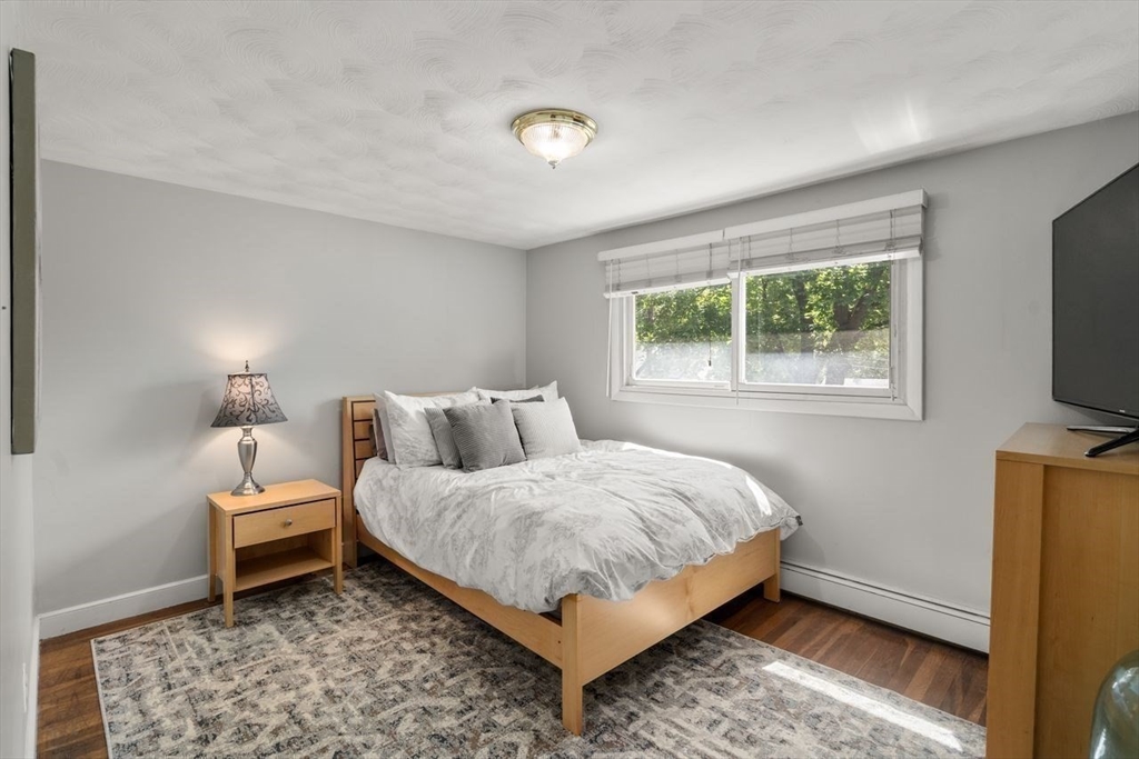 Waltham, Massachusetts, 02453, United States, 3 Bedrooms Bedrooms, ,2 BathroomsBathrooms,Residential,For Sale,1939650