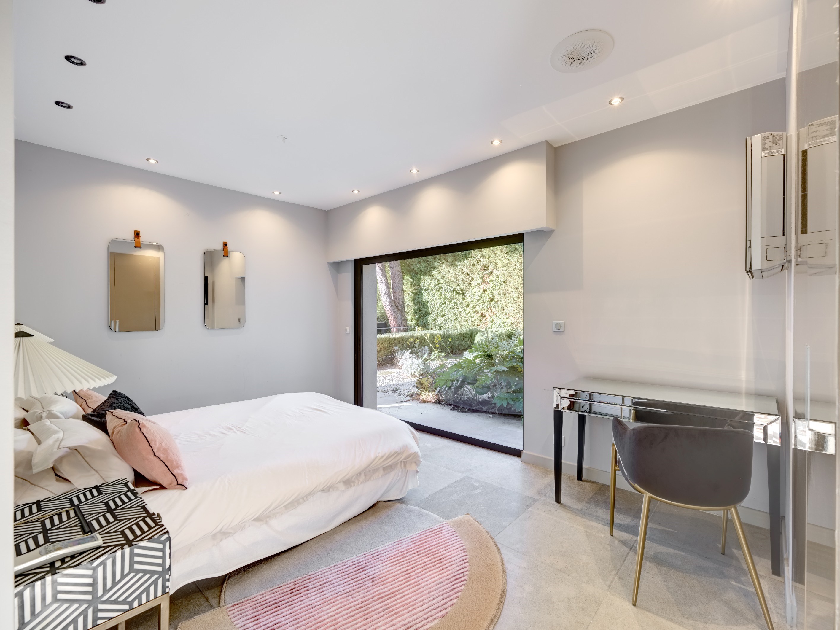  Contemporary villa for sale in Super Cannes 265 m² with pool and partial sea vi… - 物件實景