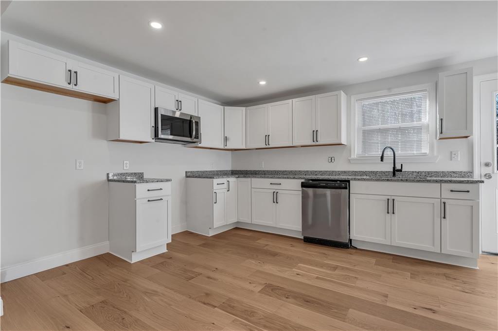 Burrillville, Rhode Island, 02859, United States, 5 Bedrooms Bedrooms, ,3 BathroomsBathrooms,Residential,For Sale,2008536