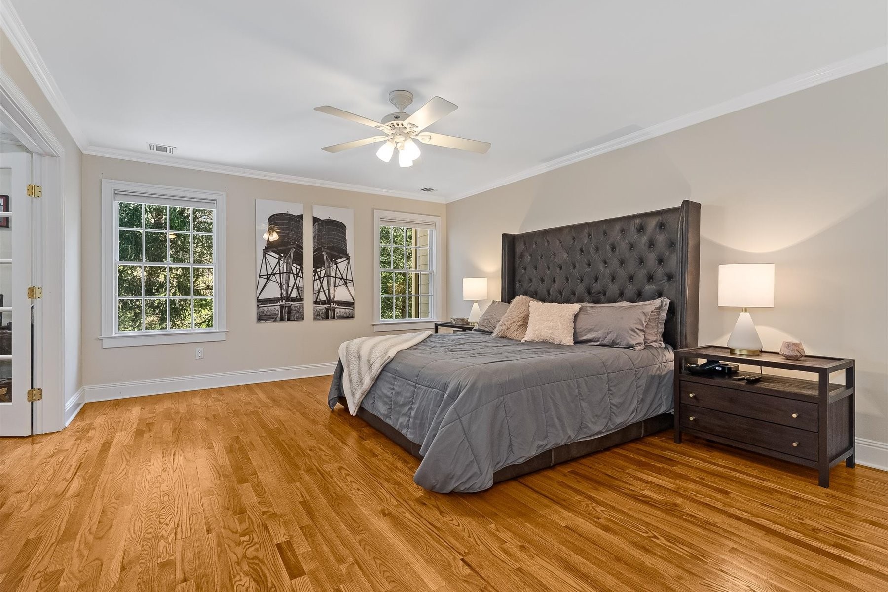  Luxury Townhome Offers Sophisticated Living and Privacy - 物件實景