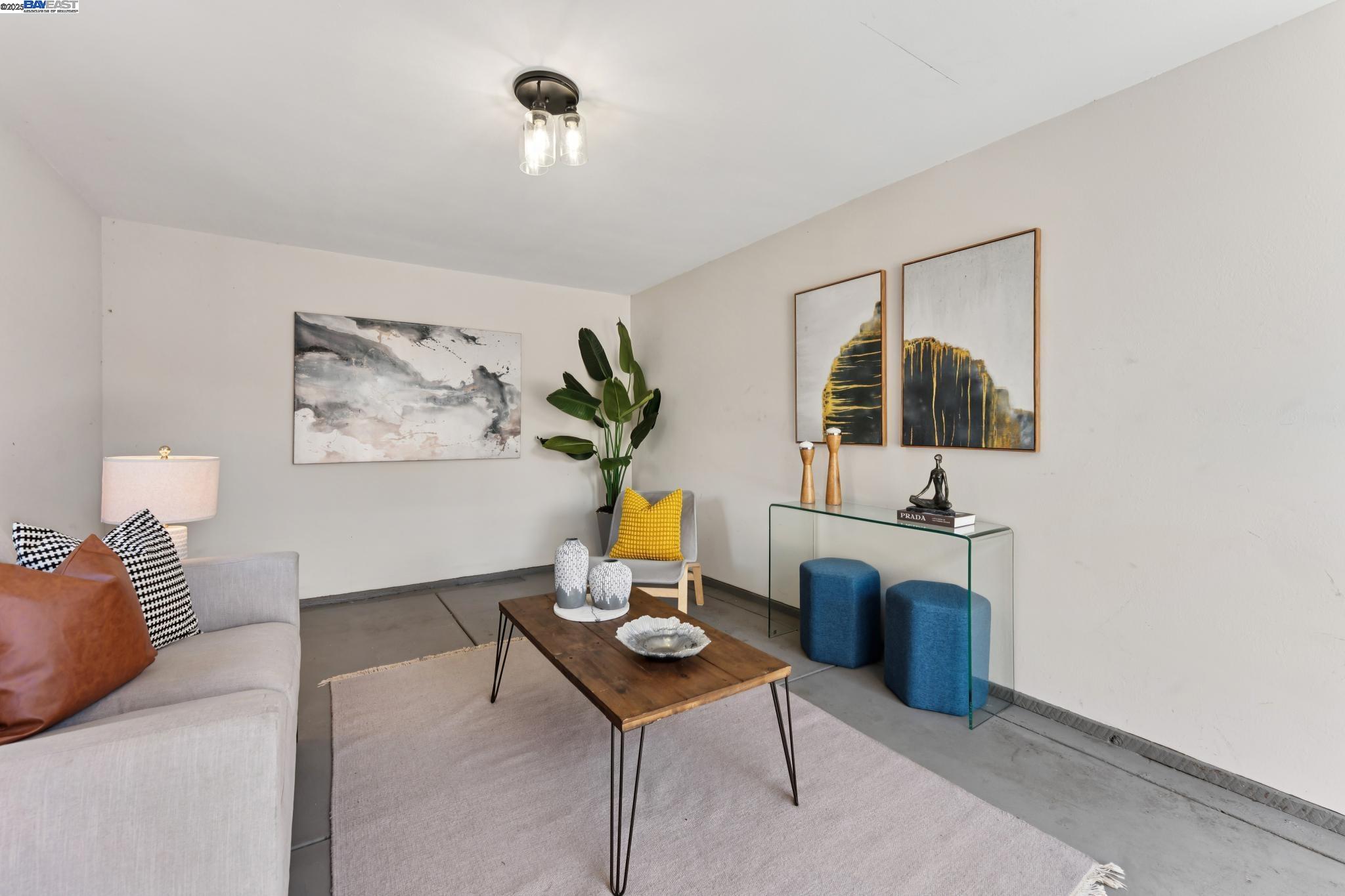 Oakland, California, 94605, United States, 2 Bedrooms Bedrooms, ,1 BathroomBathrooms,Residential,For Sale,1901518