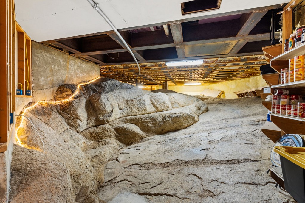 Bonners Ferry, Idaho, 83805, United States, 3 Bedrooms Bedrooms, ,4 BathroomsBathrooms,Residential,For Sale,1984473