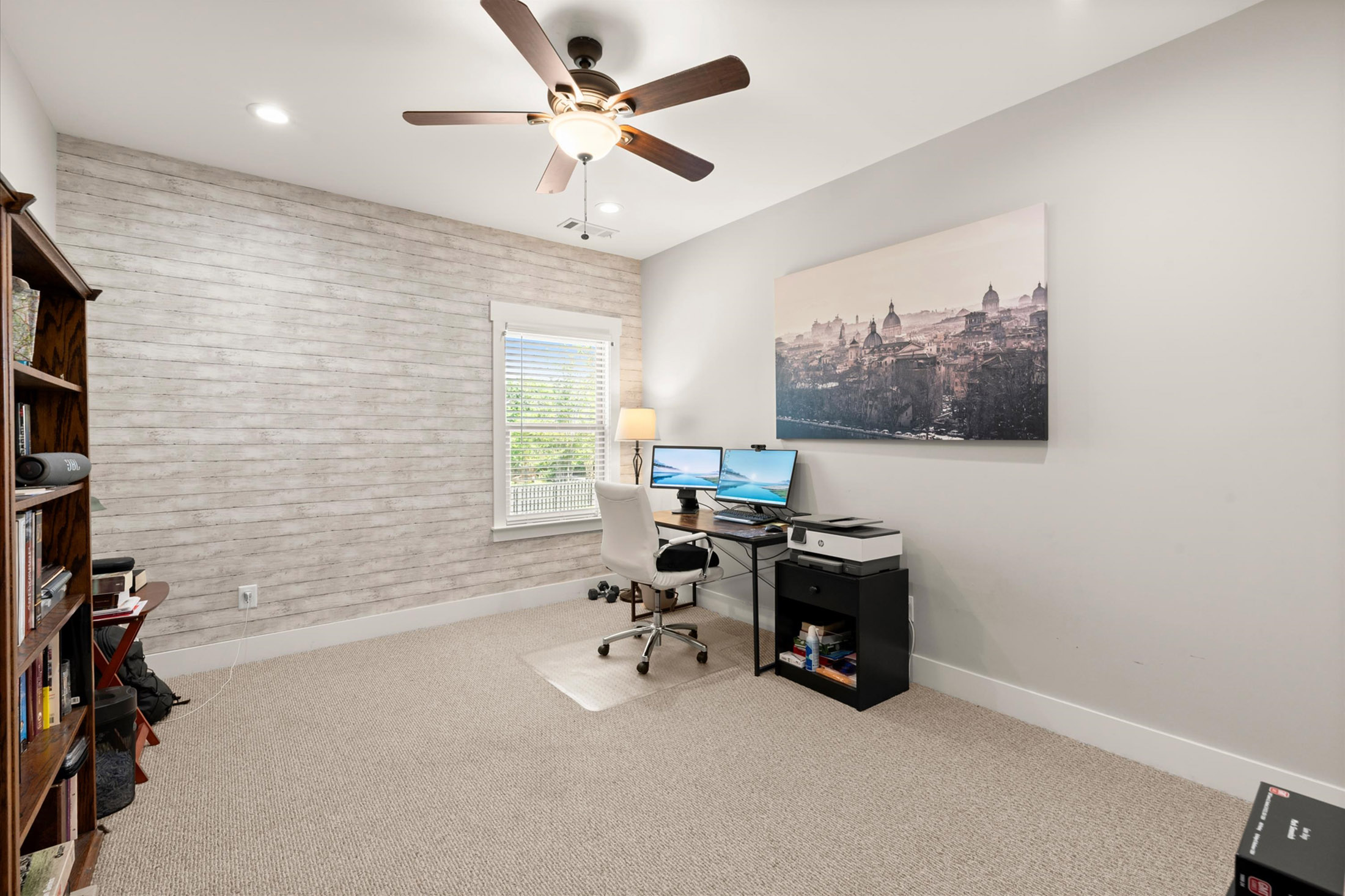  One-of-a-kind Home Offers an Exceptional Blend of Space, Style, and Upgrades - 物件實景