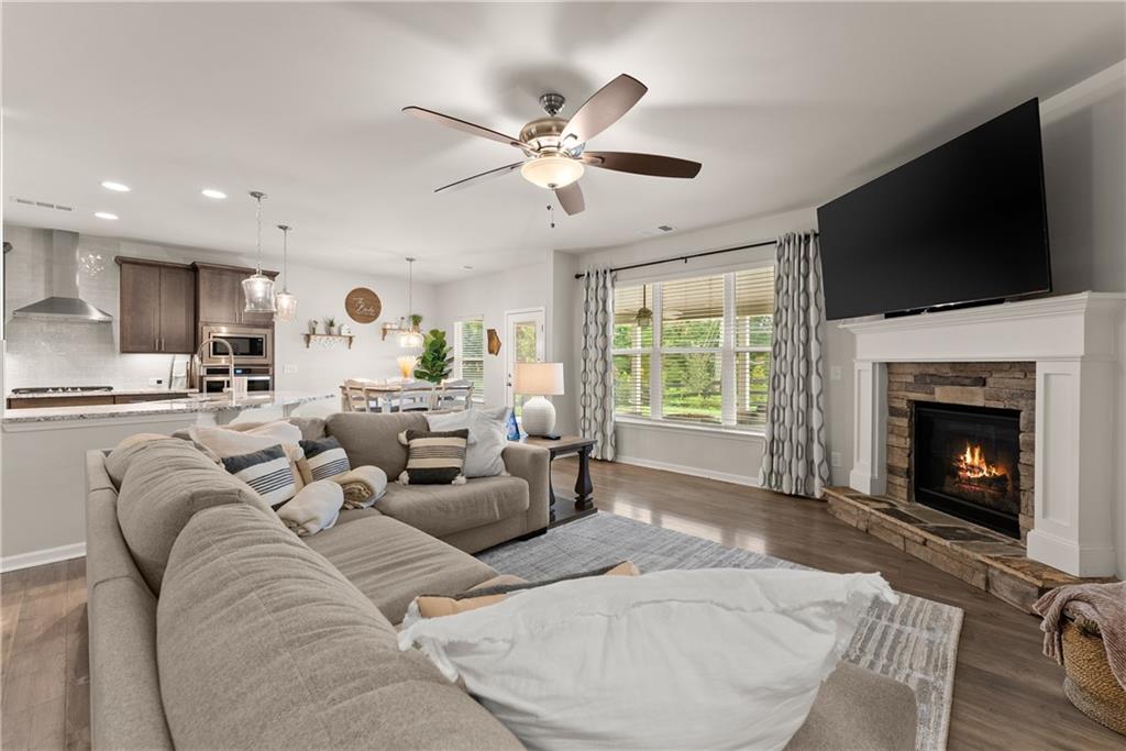 Cumming, Georgia, 30028, United States, 5 Bedrooms Bedrooms, ,4 BathroomsBathrooms,Residential,For Sale,1944997