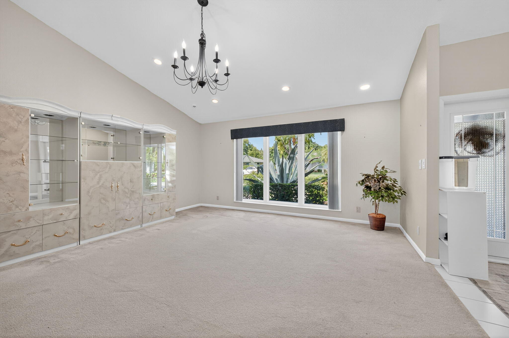 Coral Springs, Florida, 33071, United States, 4 Bedrooms Bedrooms, ,3 BathroomsBathrooms,Residential,For Sale,1989618