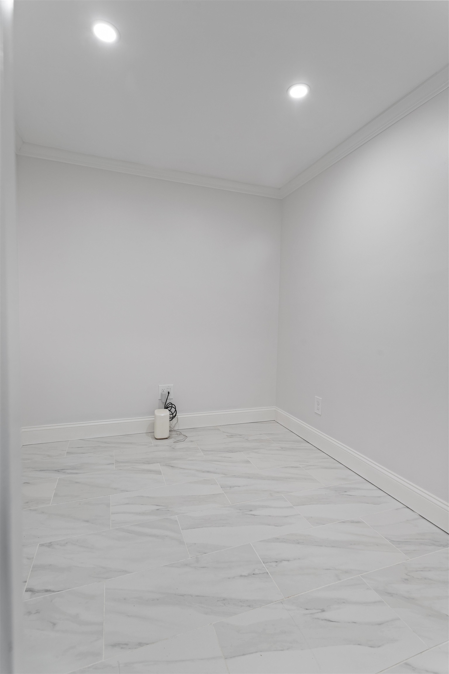 Portsmouth, New Hampshire, 03801, United States, 3 Bedrooms Bedrooms, ,1 BathroomBathrooms,Residential,For Sale,1991010