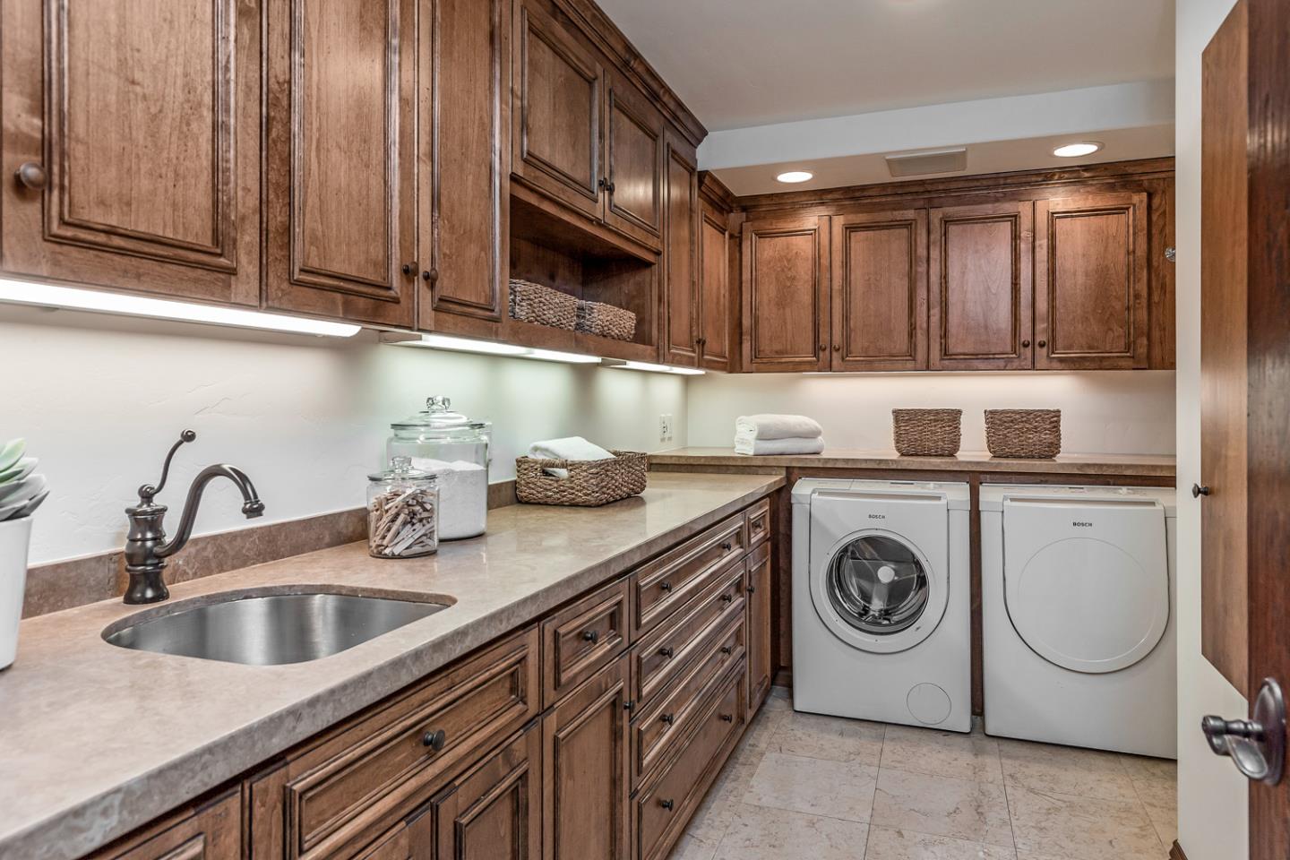 Menlo Park, California, 94025, United States, 5 Bedrooms Bedrooms, ,7 BathroomsBathrooms,Residential,For Sale,1941806