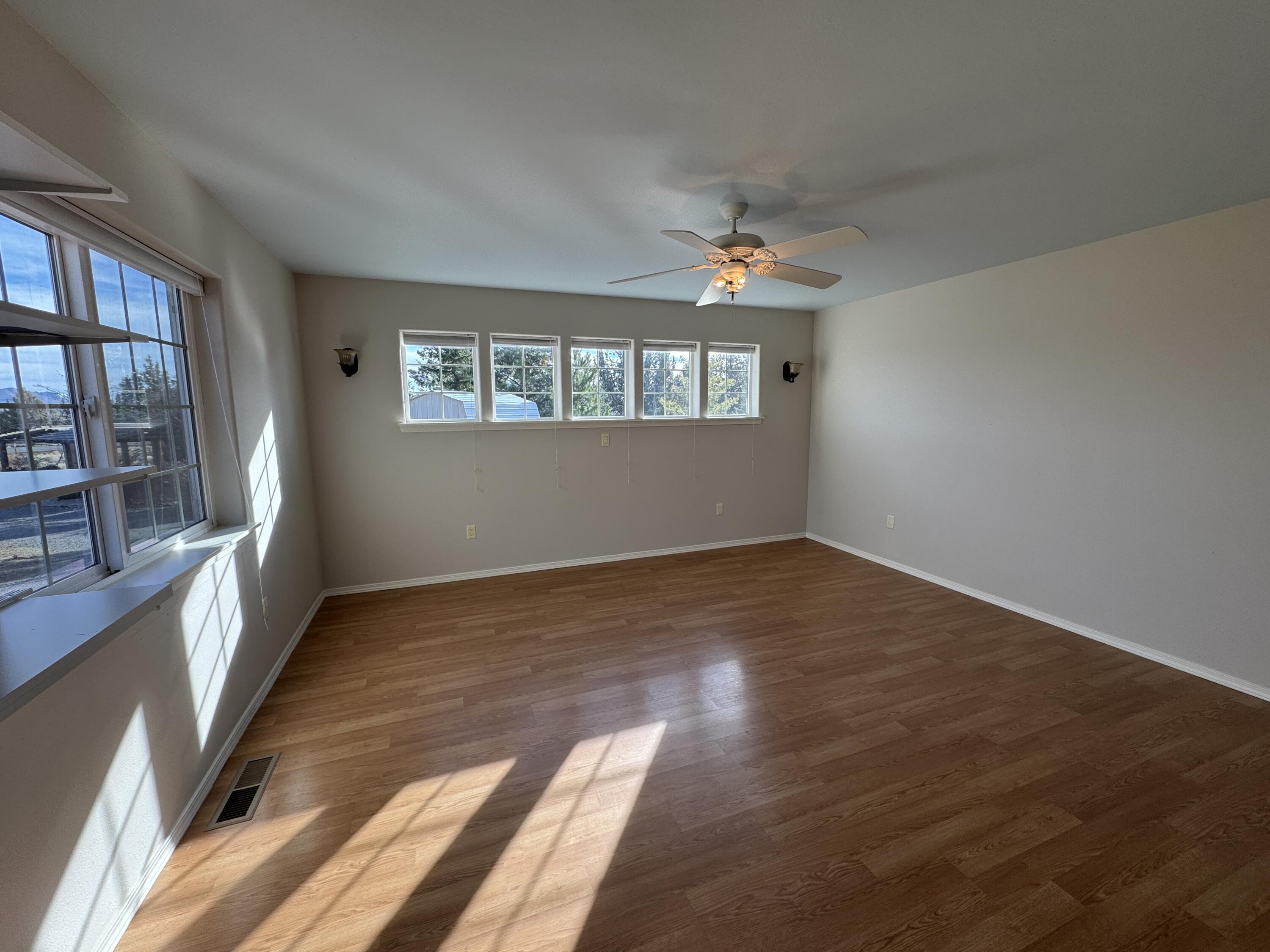 Terrebonne, Oregon, 97760, United States, 3 Bedrooms Bedrooms, ,2 BathroomsBathrooms,Residential,For Sale,2009315