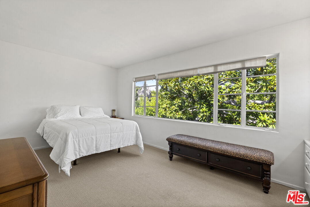 Los Angeles, California, 90036, United States, 4 Bedrooms Bedrooms, ,3 BathroomsBathrooms,Residential,For Sale,1849800
