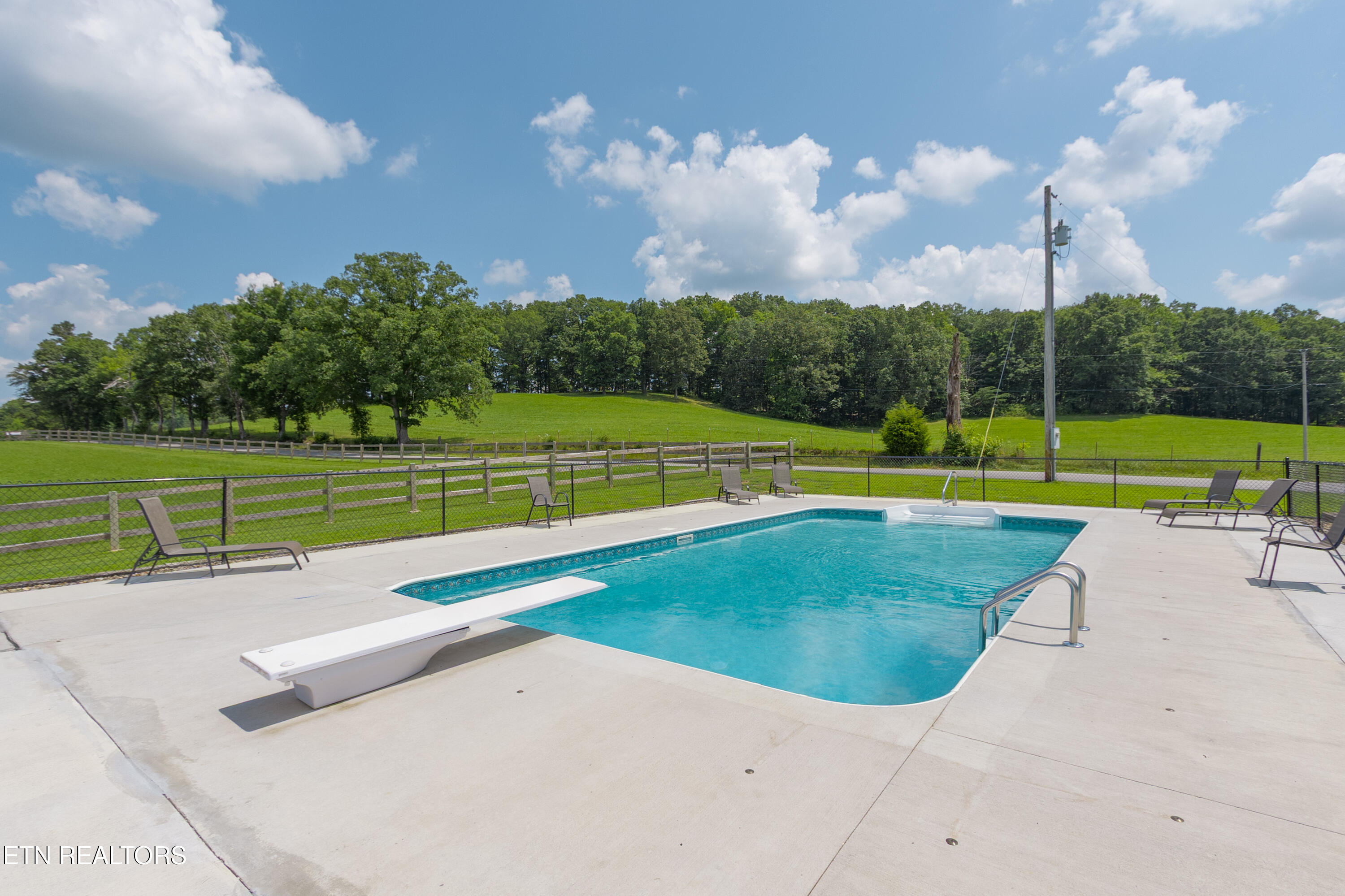 Oneida, Tennessee, 37841, United States, 3 Bedrooms Bedrooms, ,3 BathroomsBathrooms,Residential,For Sale,1973702