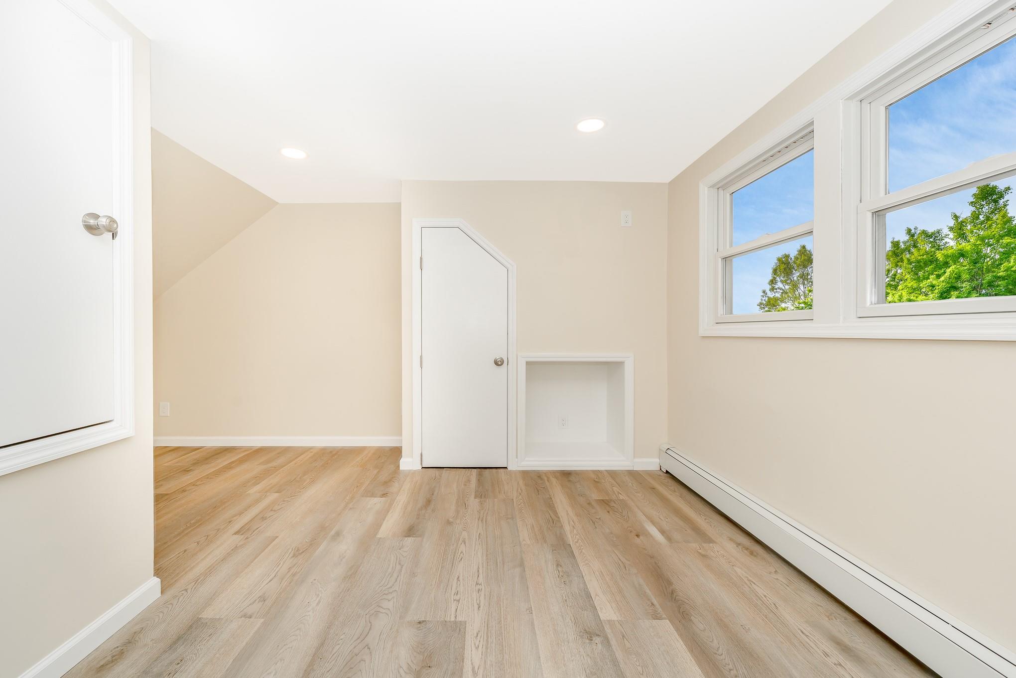 Lindenhurst, New York, 11757, United States, 4 Bedrooms Bedrooms, ,2 BathroomsBathrooms,Residential,For Sale,1899755