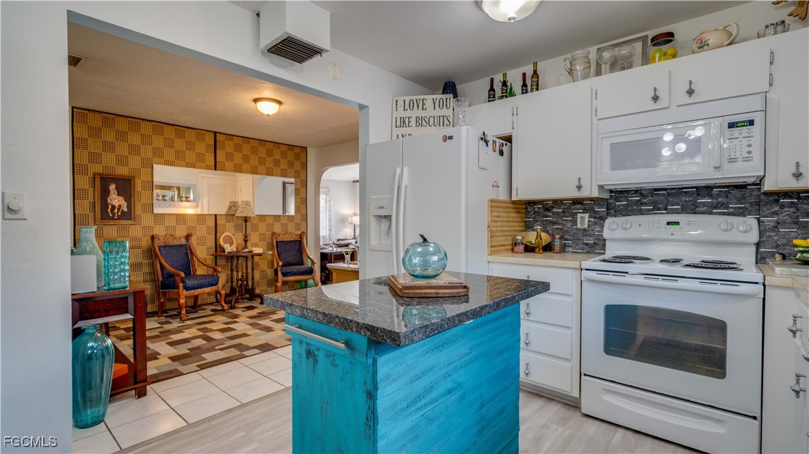 Naples, Florida, 34108, United States, 2 Bedrooms Bedrooms, ,2 BathroomsBathrooms,Residential,For Sale,1988856