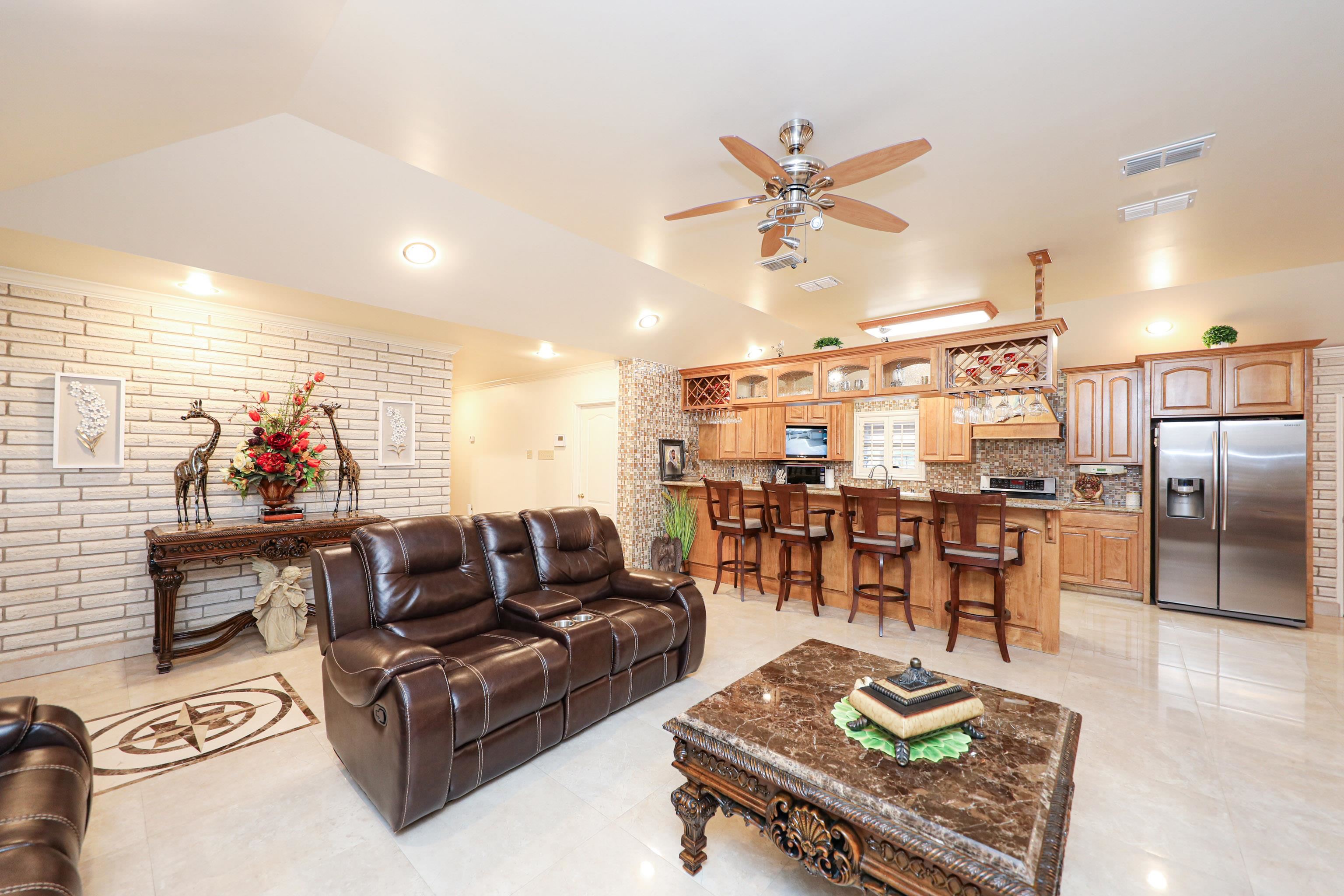LAREDO, Texas, 78046, United States, 3 Bedrooms Bedrooms, ,4 BathroomsBathrooms,Residential,For Sale,1848774