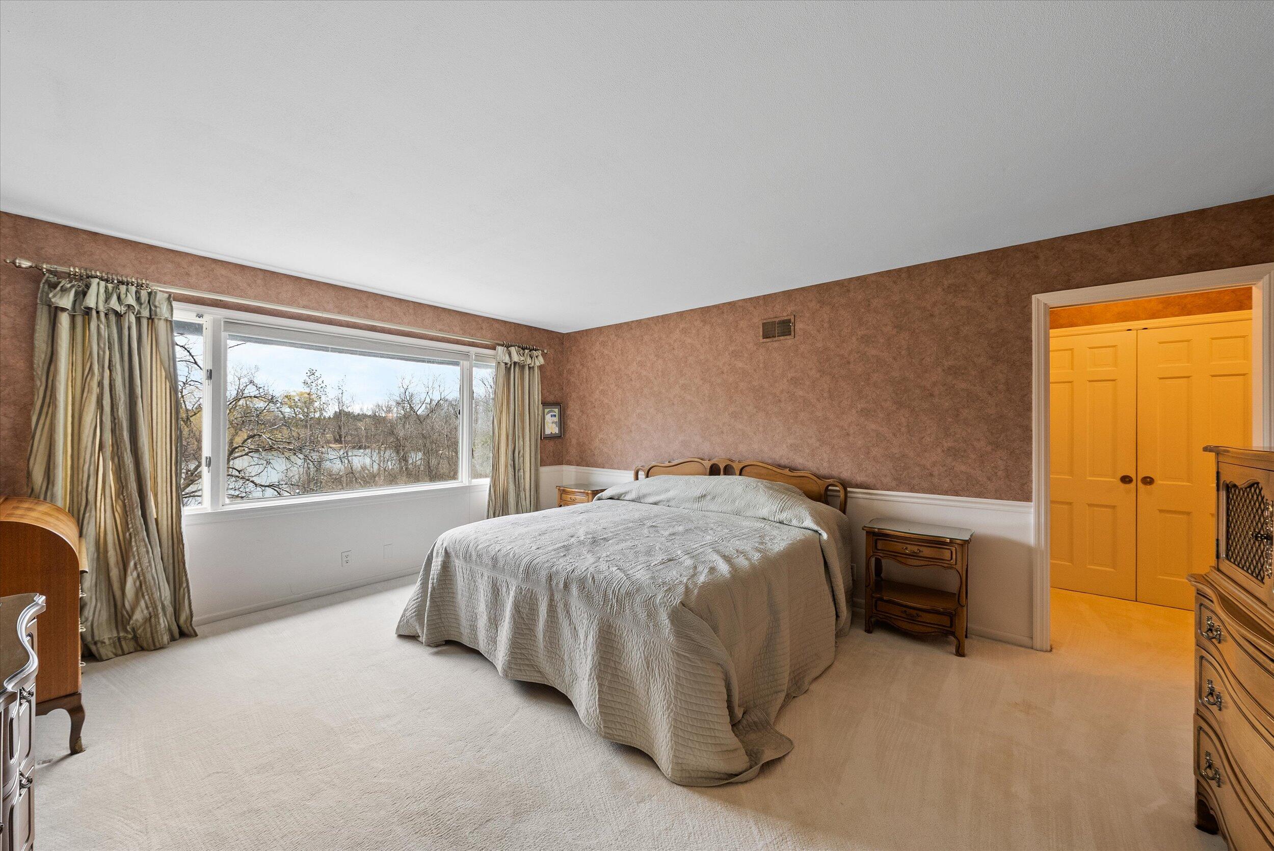 Mequon, Wisconsin, 53097, United States, 5 Bedrooms Bedrooms, ,5 BathroomsBathrooms,Residential,For Sale,1907648