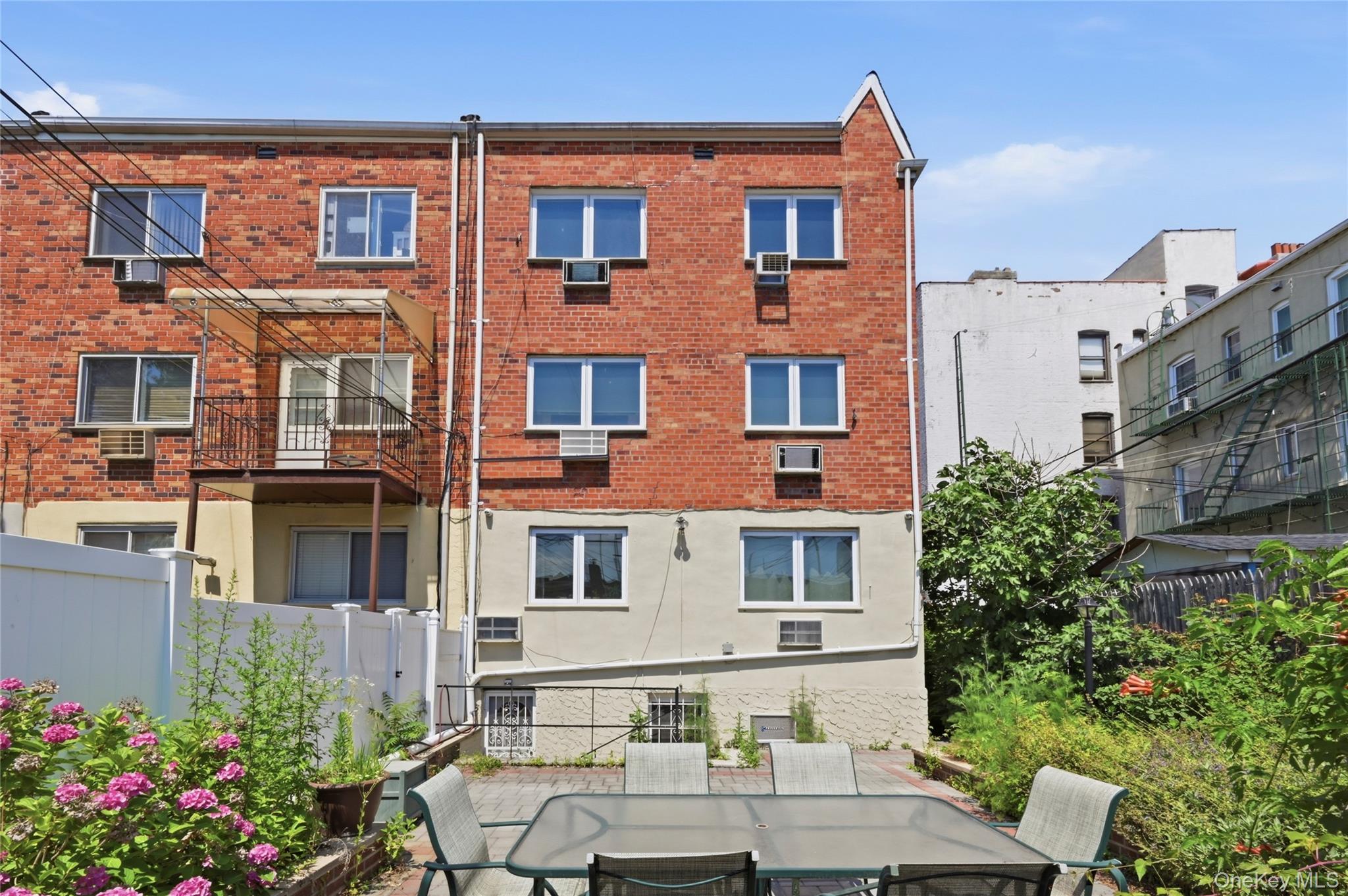  2511 44th Street, Astoria, NY, 11103 - 物件實景
