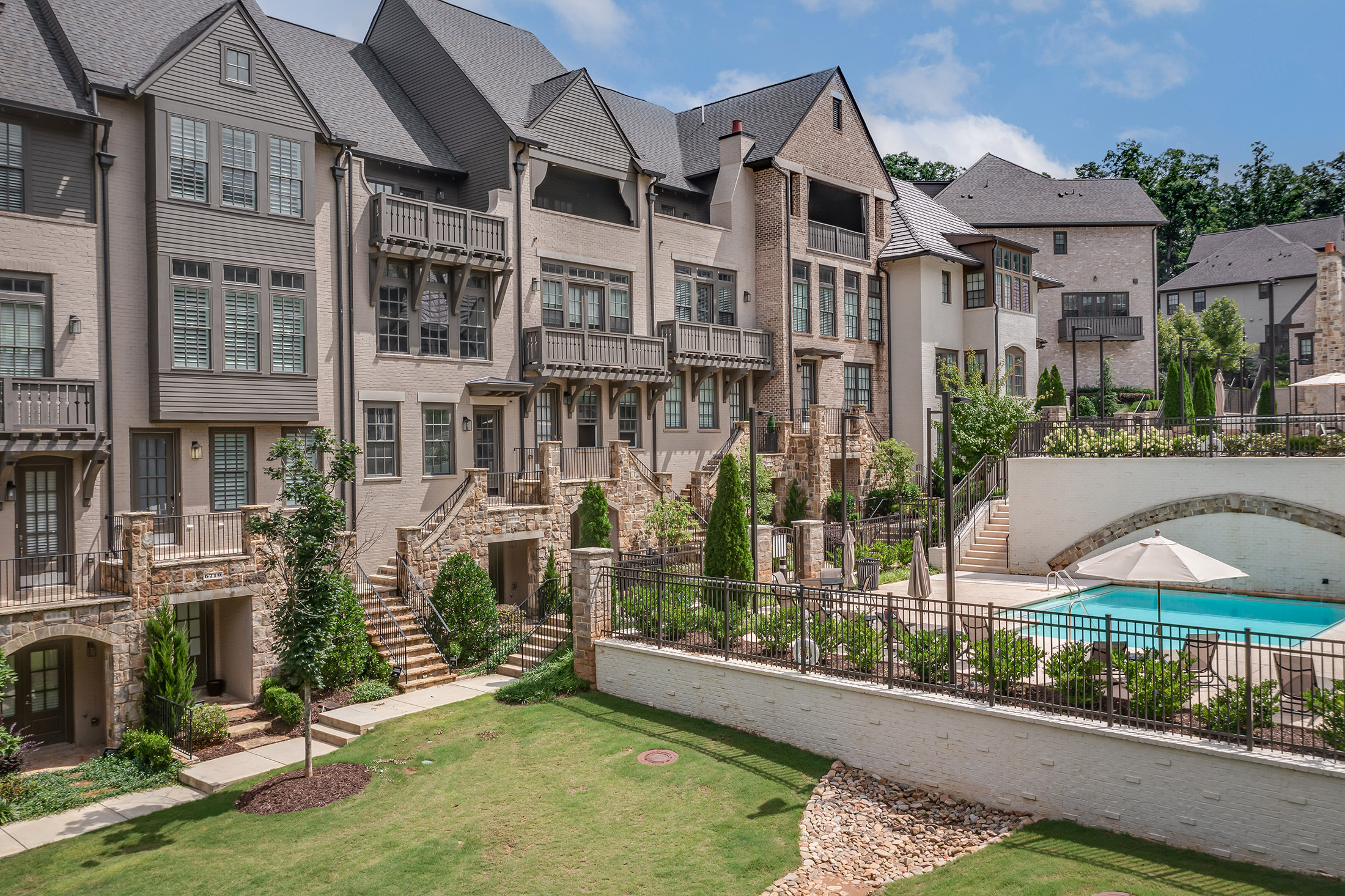  Sophisticated, Impeccably Maintained and Thoughtfully Upgraded Townhome - 物件實景