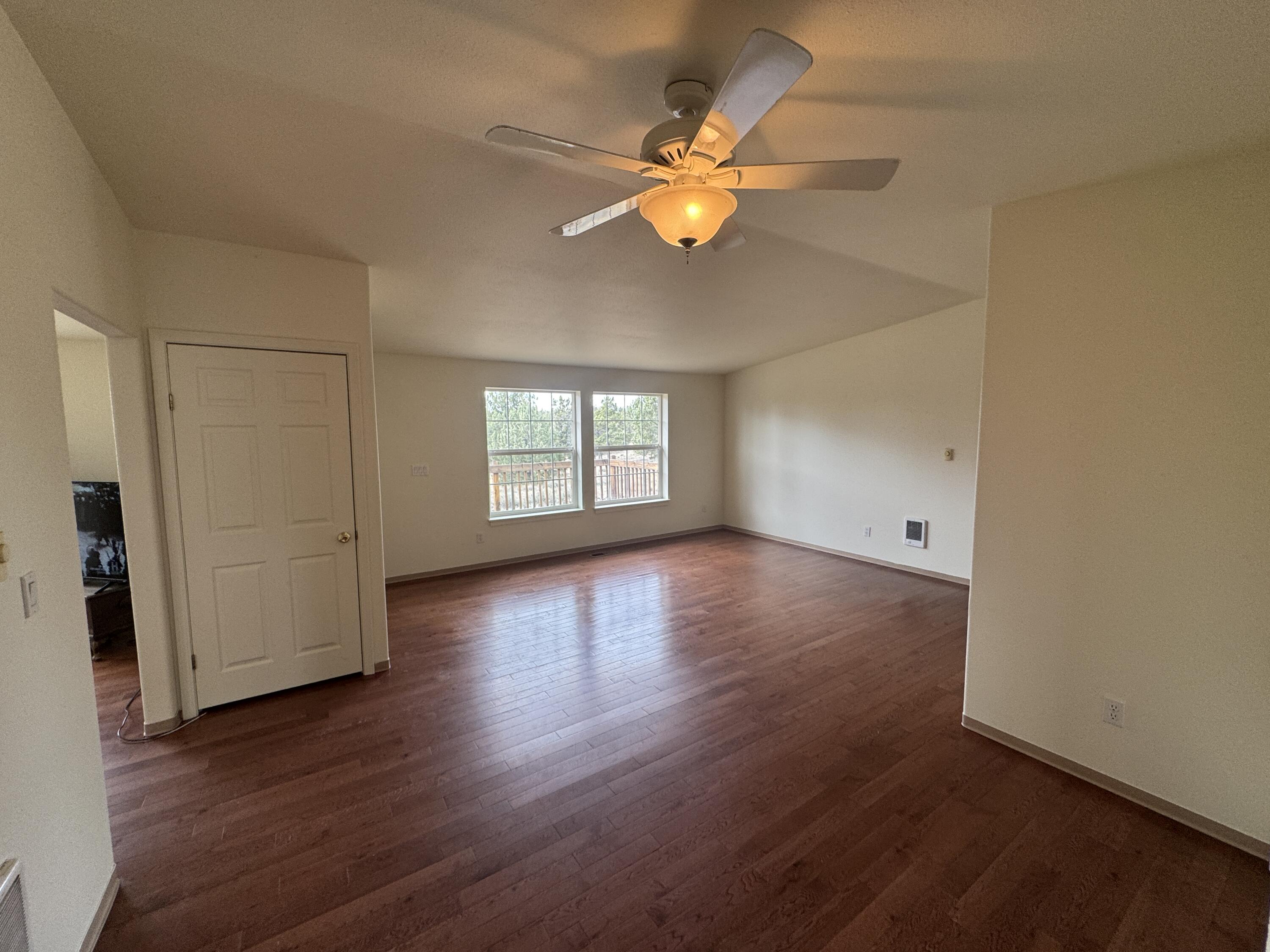 Prineville, Oregon, 97754, United States, 3 Bedrooms Bedrooms, ,2 BathroomsBathrooms,Residential,For Sale,1973827