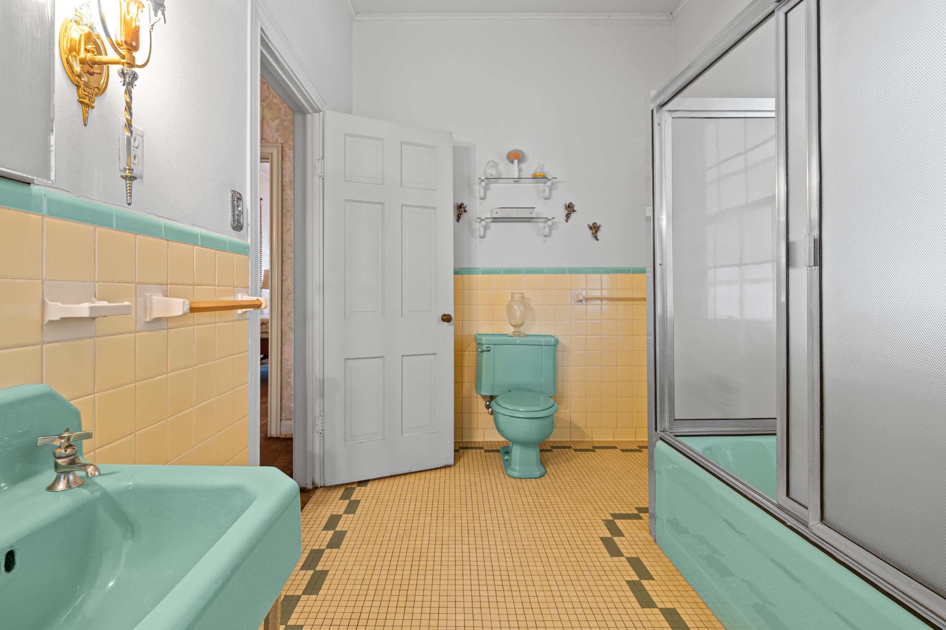 Jefferson, Texas, 75657, United States, 5 Bedrooms Bedrooms, ,5 BathroomsBathrooms,Residential,For Sale,1978271