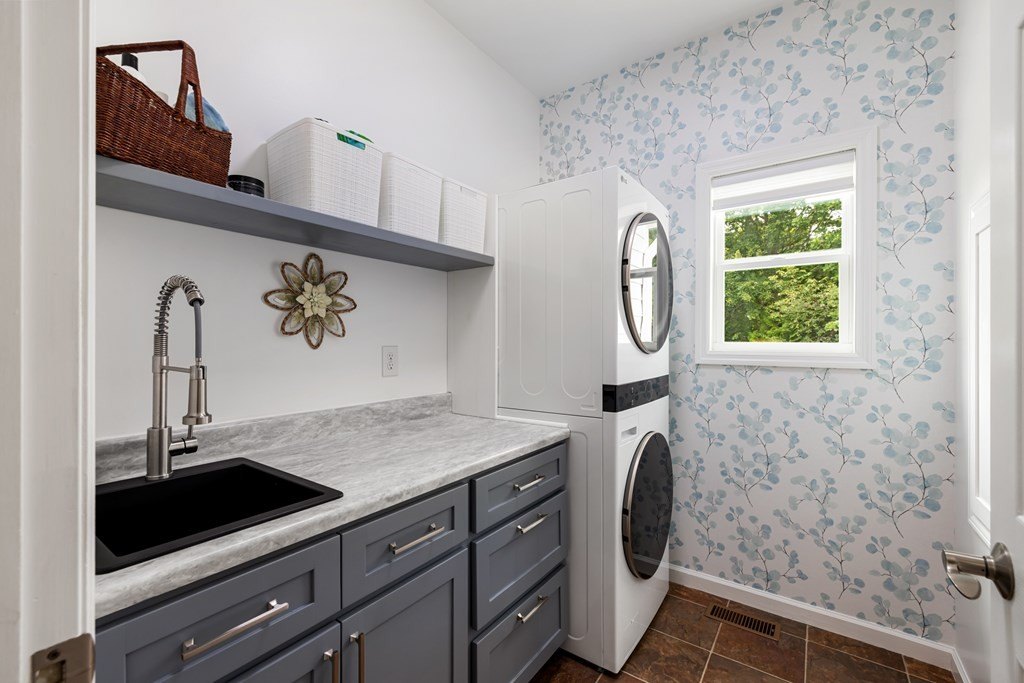 Warne, North Carolina, 28909, United States, 3 Bedrooms Bedrooms, ,3 BathroomsBathrooms,Residential,For Sale,1878165