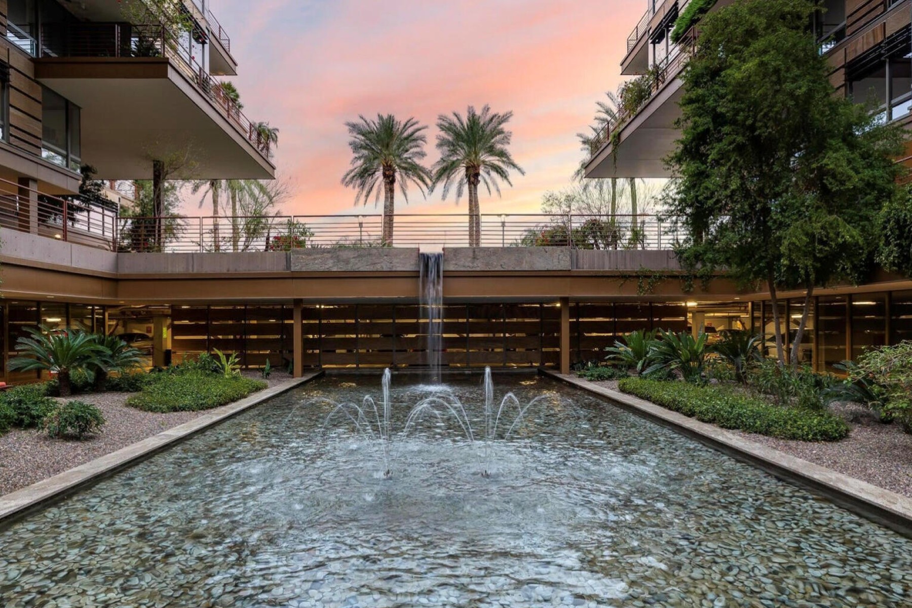  7167 E Rancho Vista Drive  Scottsdale, AZ - 物件實景