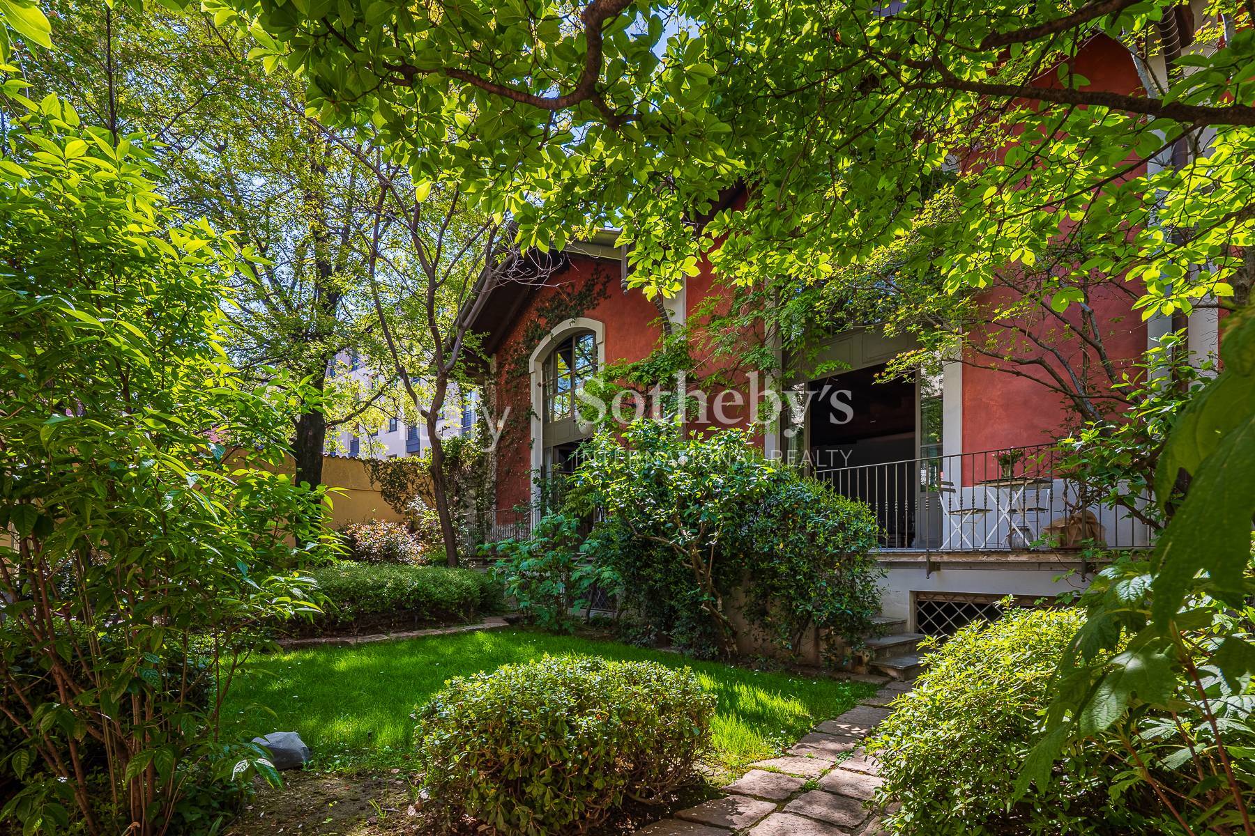  A refined residence in a private setting - 物件實景