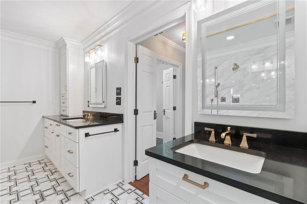 Roswell, Georgia, 30075, United States, 2 Bedrooms Bedrooms, ,3 BathroomsBathrooms,Residential,For Sale,1928798