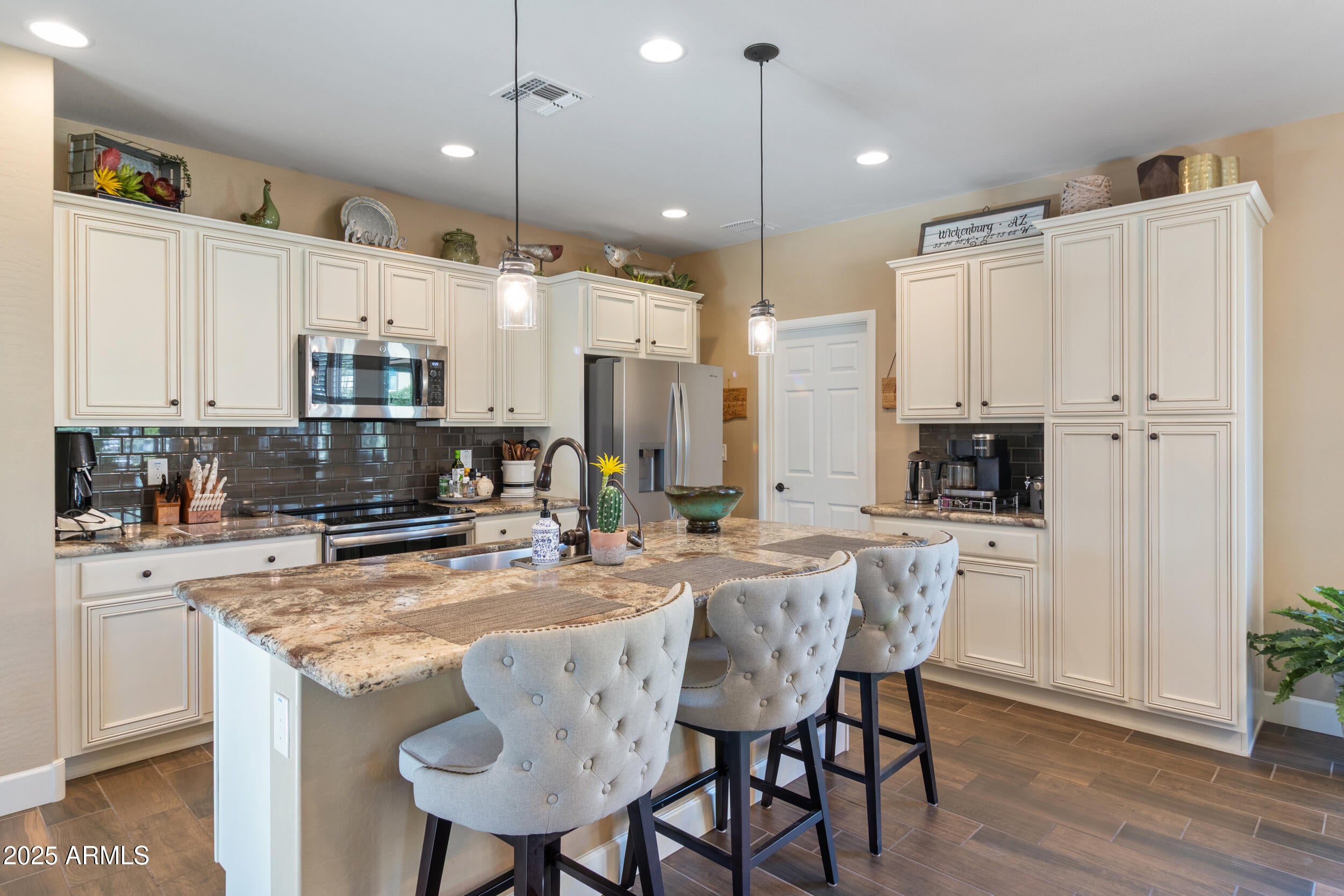 Wickenburg, Arizona, 85390, United States, 2 Bedrooms Bedrooms, ,3 BathroomsBathrooms,Residential,For Sale,2006351