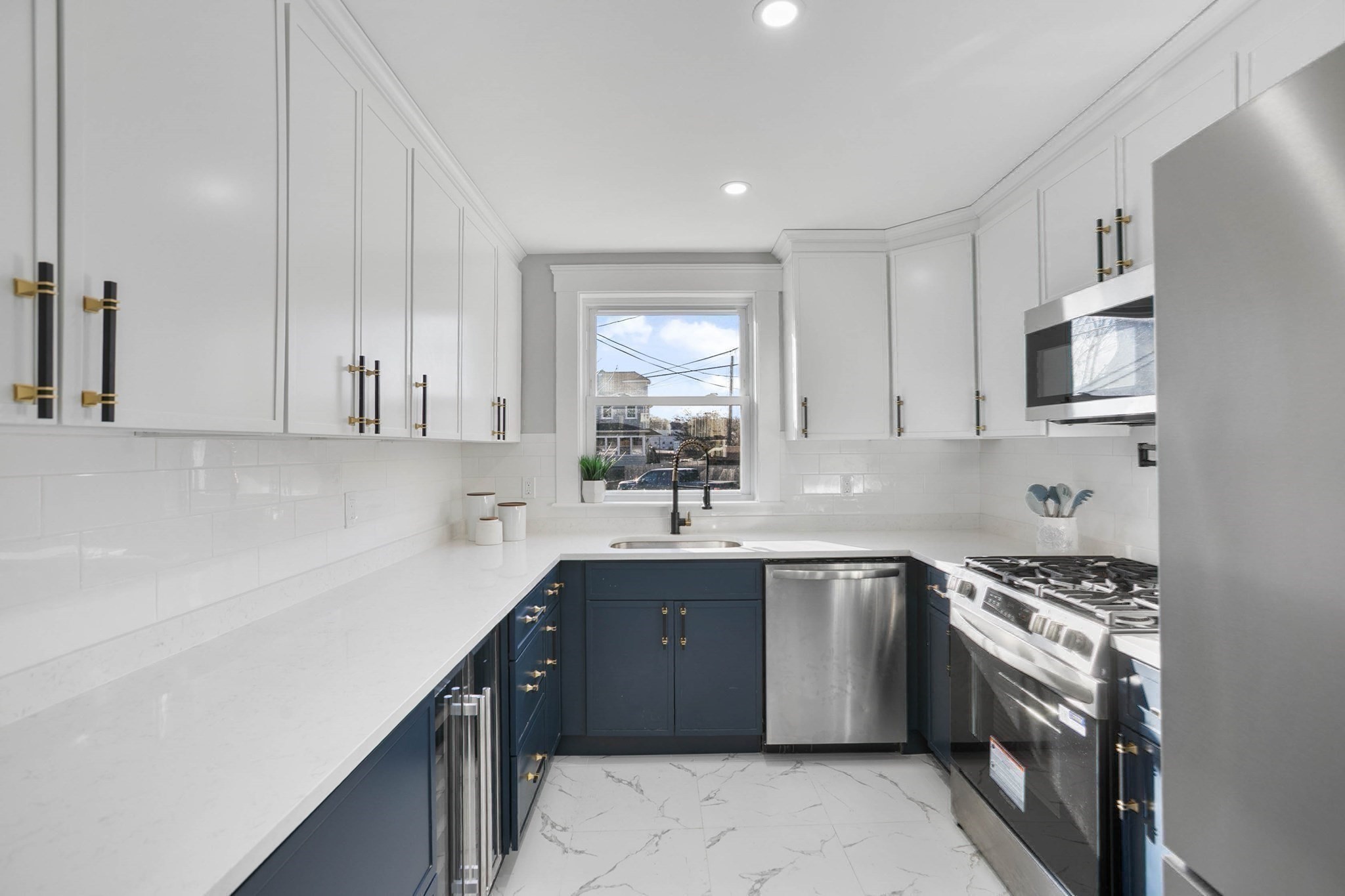 Lynn, Massachusetts, 01904, United States, 3 Bedrooms Bedrooms, ,2 BathroomsBathrooms,Residential,For Sale,2005585