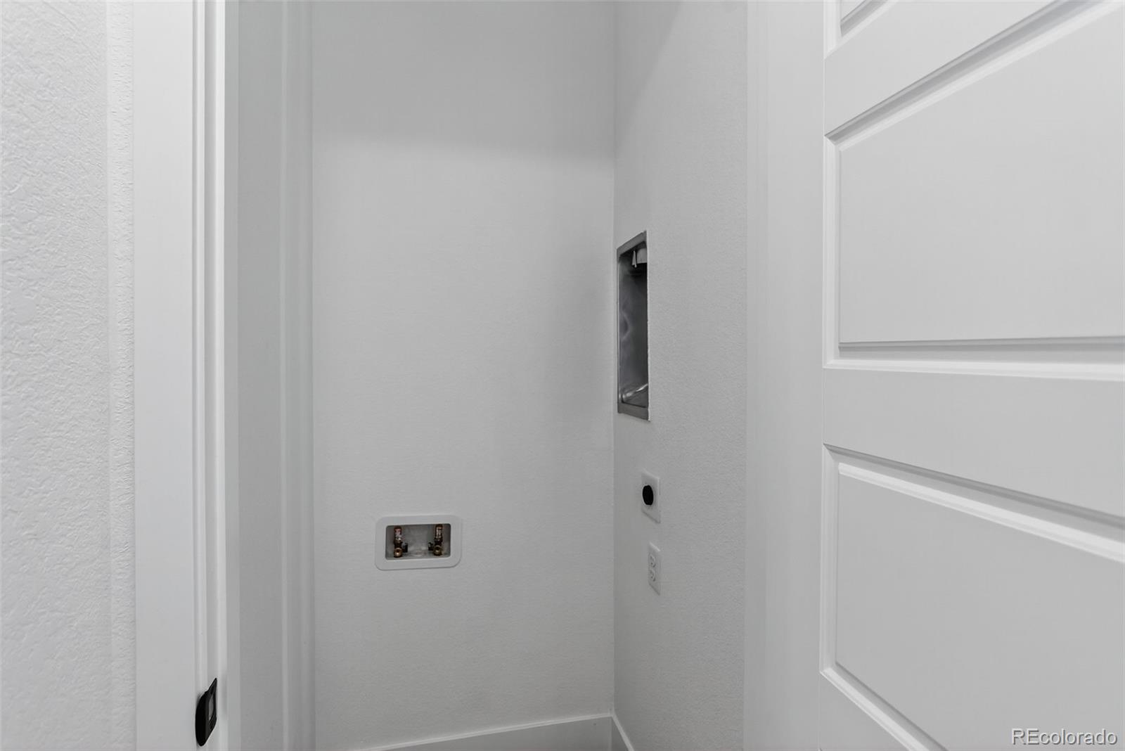 Denver, Colorado, 80212, United States, 2 Bedrooms Bedrooms, ,2 BathroomsBathrooms,Residential,For Sale,1951610