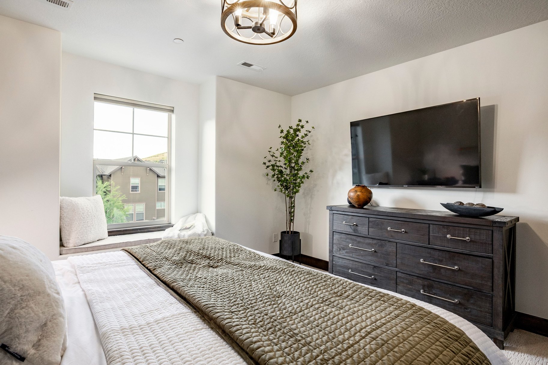  Renovated Furnished Townhome on Premium Lot with Easy Ski Access - 物件實景