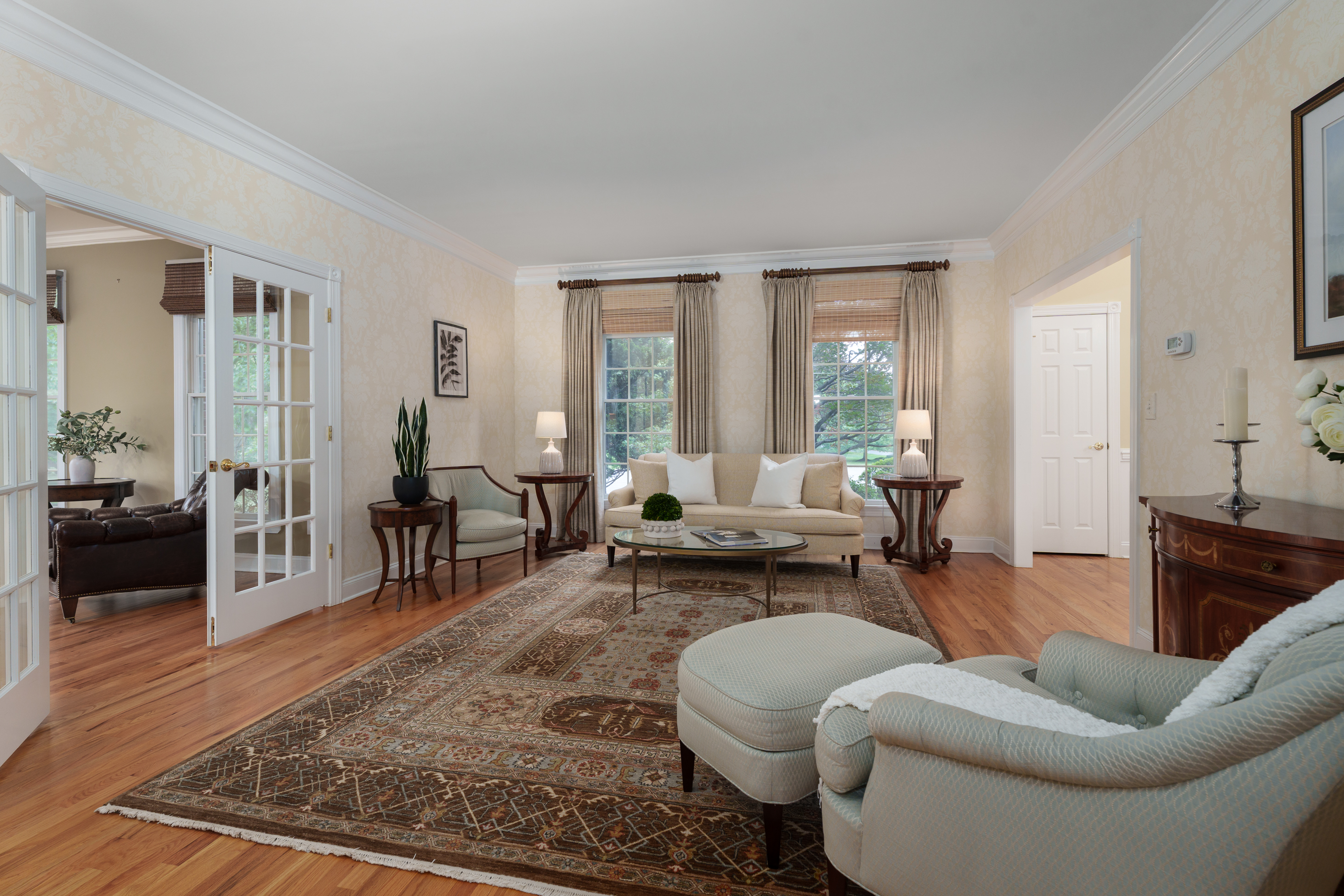  Generously Scaled Rooms Warmed by Timeless Detailing - 物件實景